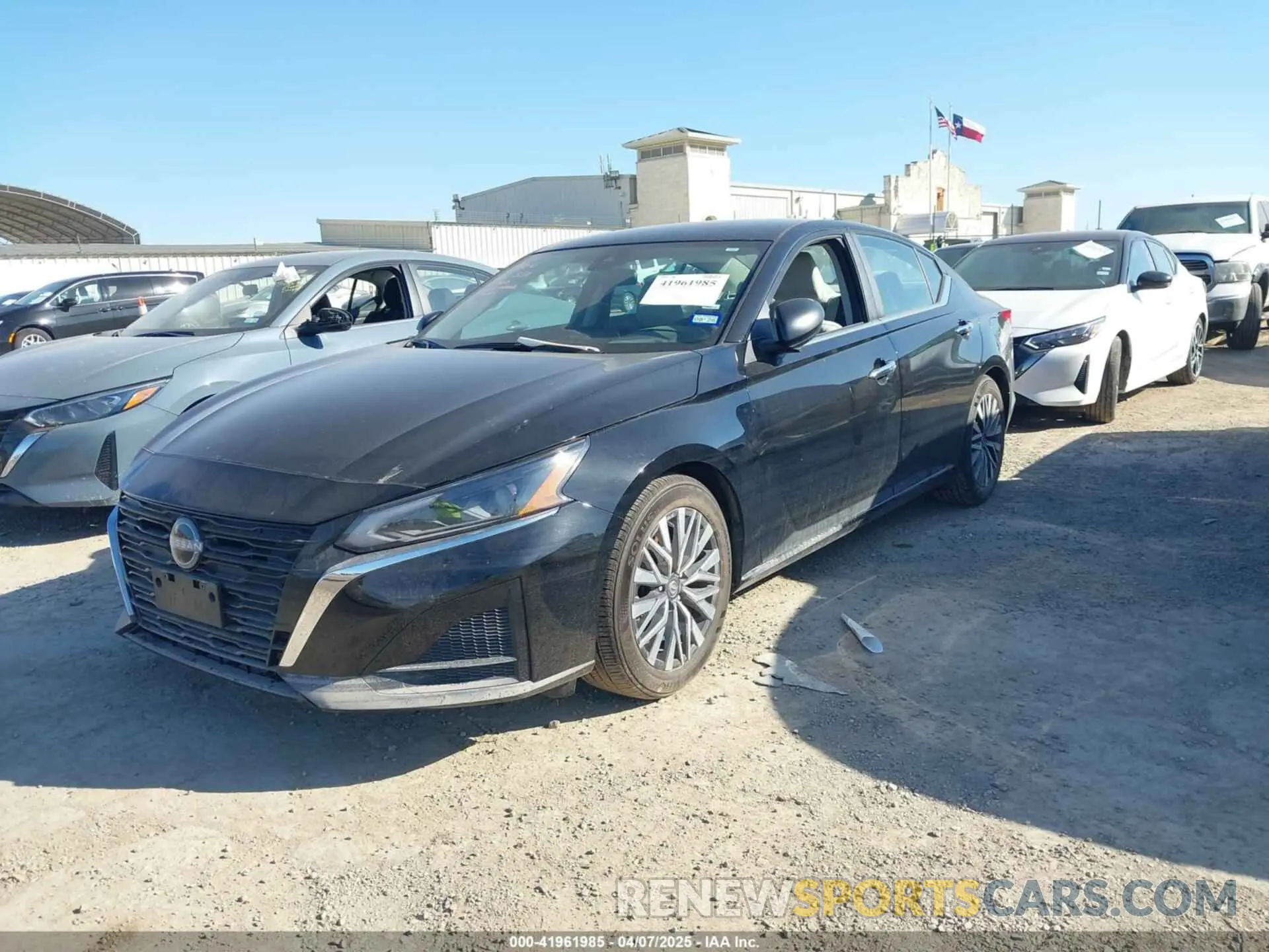 2 fotografías del automóvil dañado 1N4BL4DV1SN316421 NISSAN ALTIMA 2025