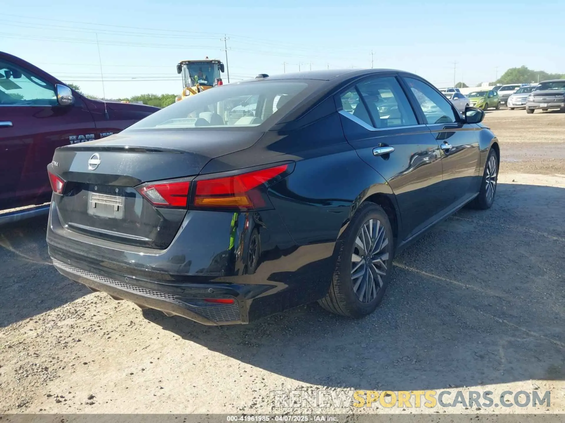 4 fotografías del automóvil dañado 1N4BL4DV1SN316421 NISSAN ALTIMA 2025