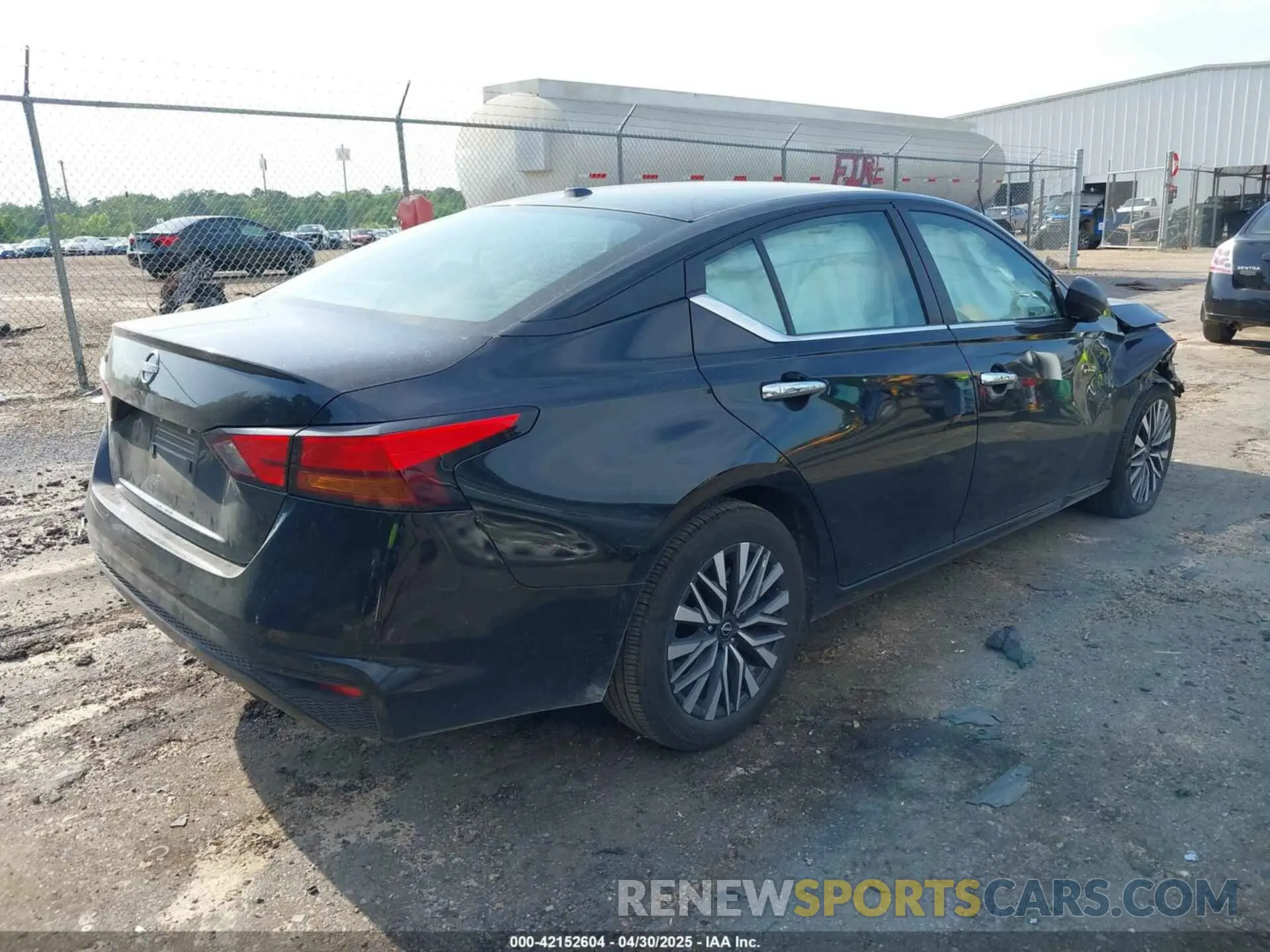 4 fotografías del automóvil dañado 1N4BL4DV2SN307873 NISSAN ALTIMA 2025