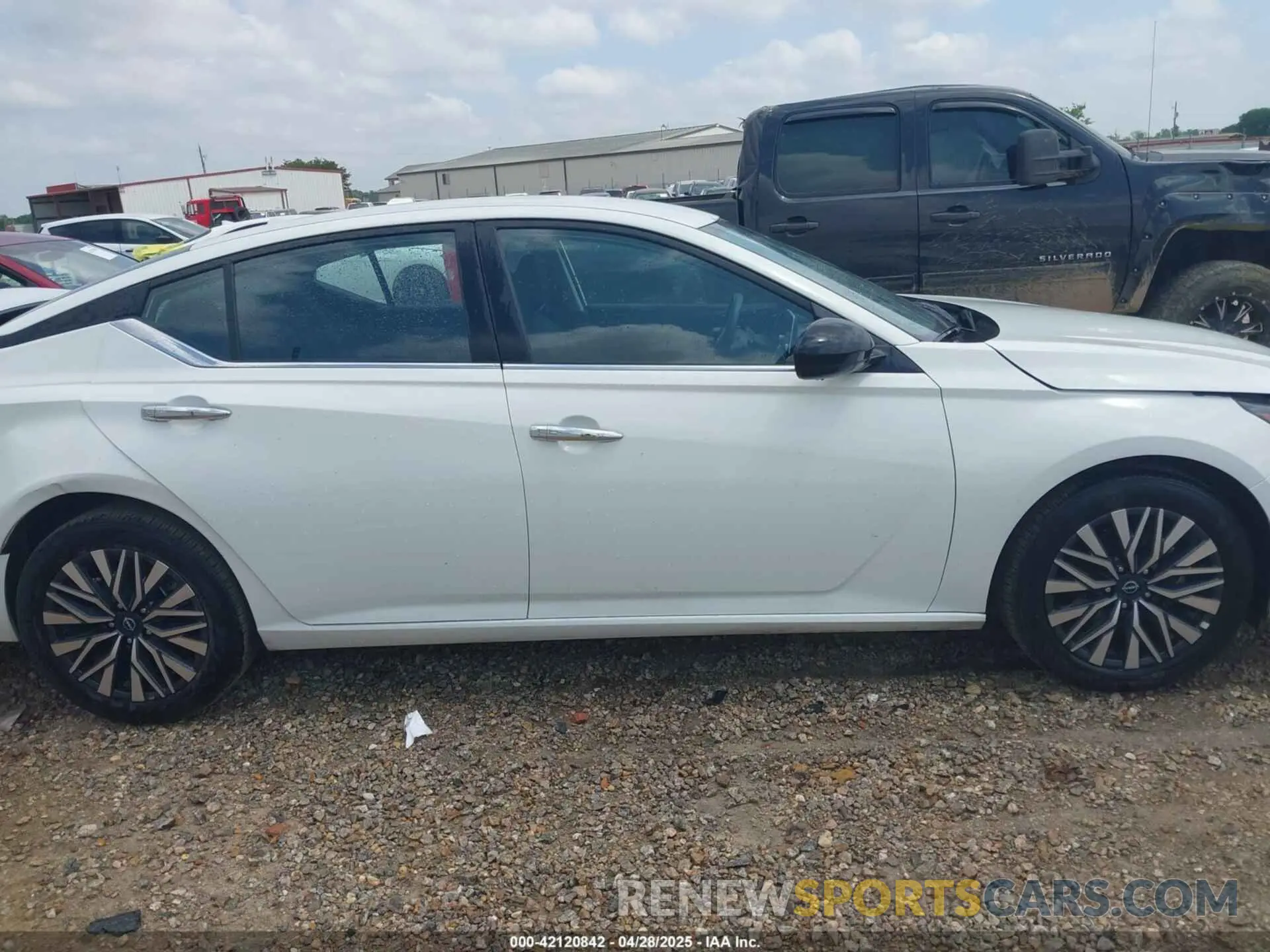 13 fotografías del automóvil dañado 1N4BL4DV4SN313741 NISSAN ALTIMA 2025