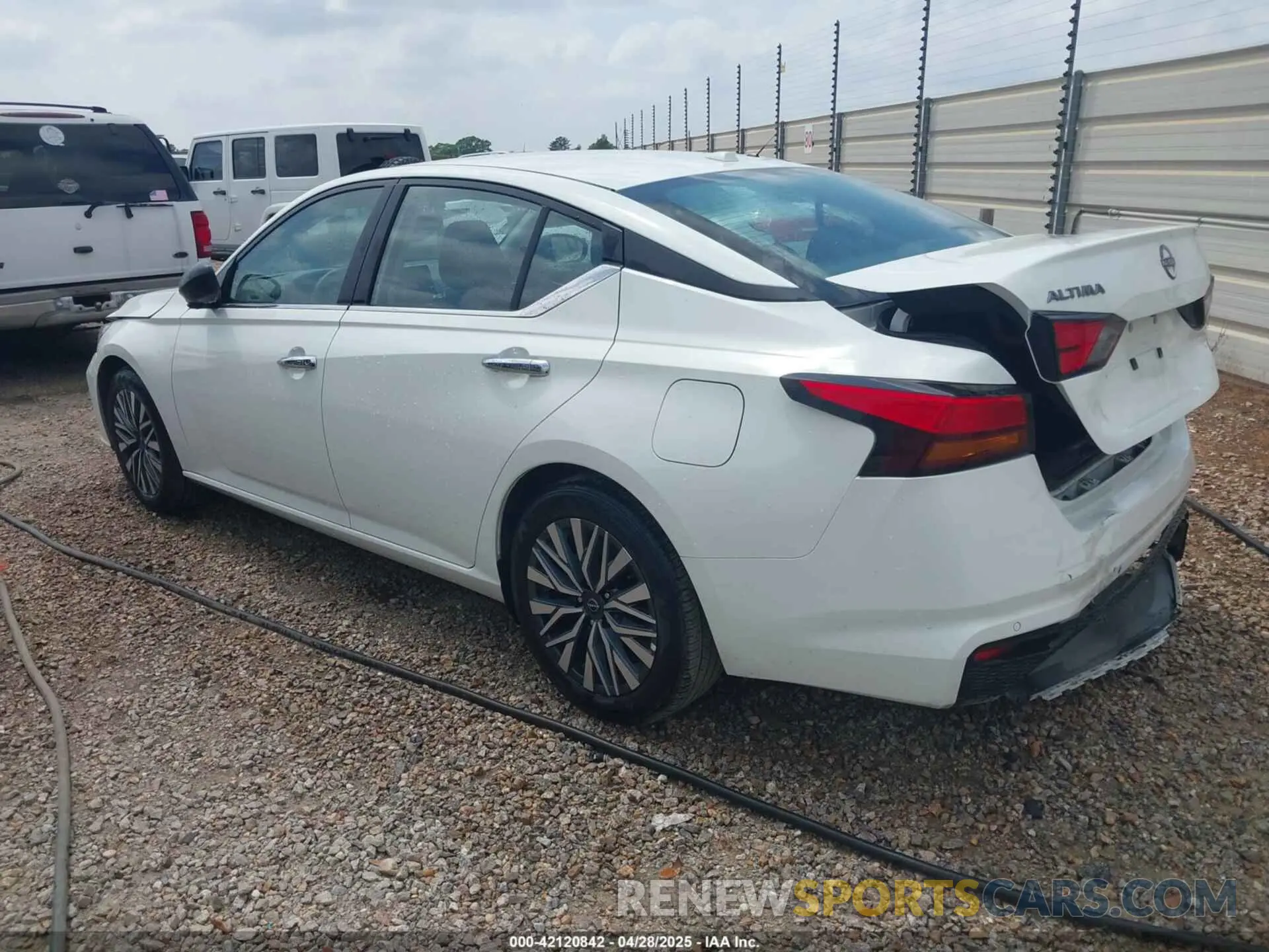 3 fotografías del automóvil dañado 1N4BL4DV4SN313741 NISSAN ALTIMA 2025