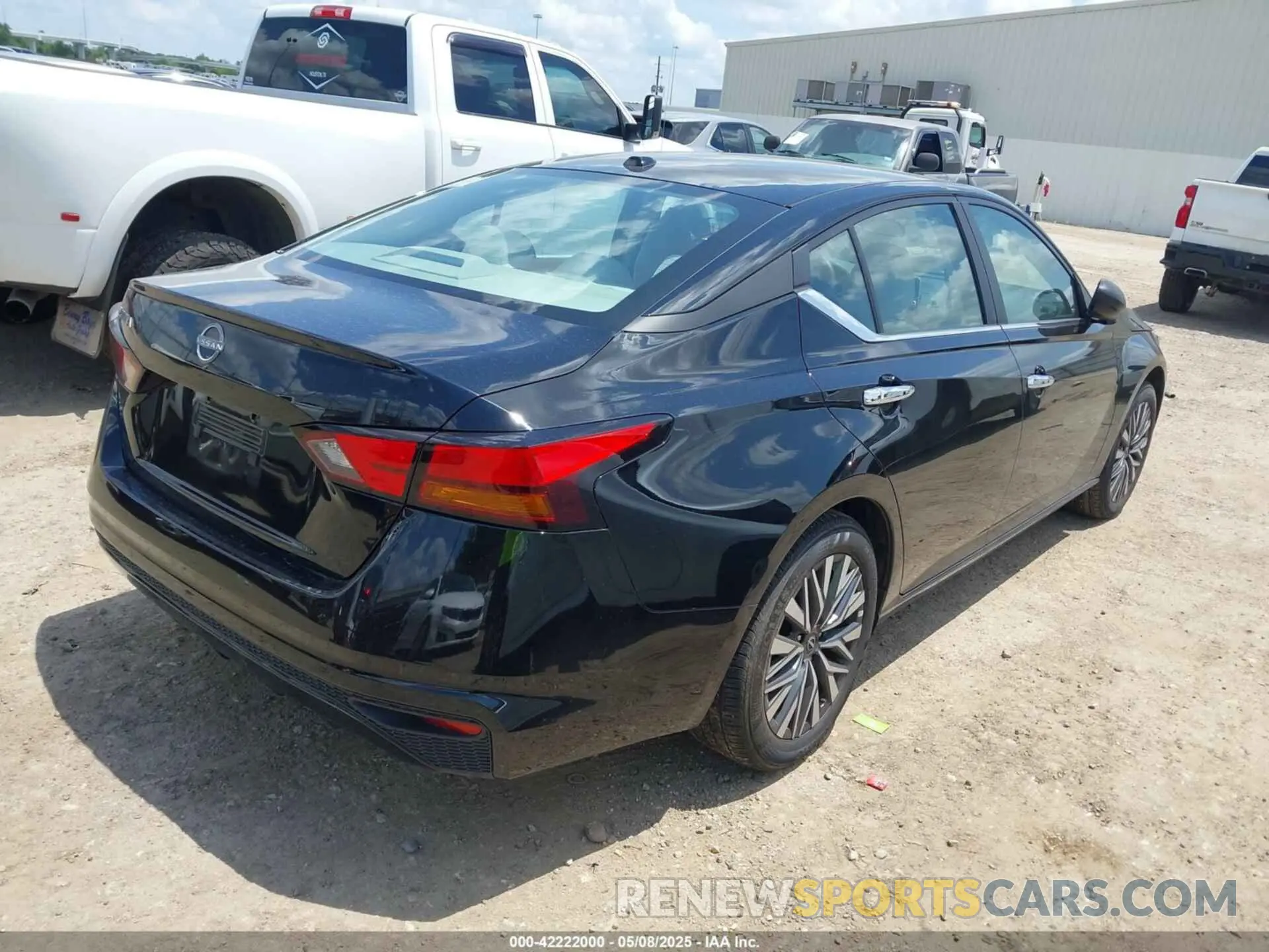 4 fotografías del automóvil dañado 1N4BL4DV5SN314610 NISSAN ALTIMA 2025