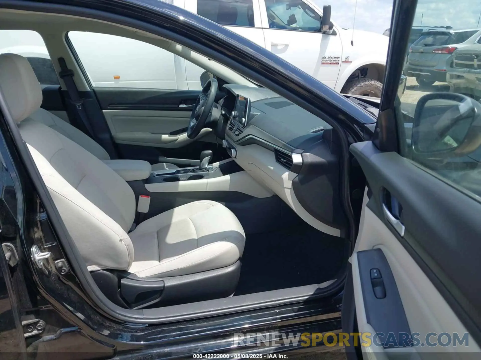 5 fotografías del automóvil dañado 1N4BL4DV5SN314610 NISSAN ALTIMA 2025