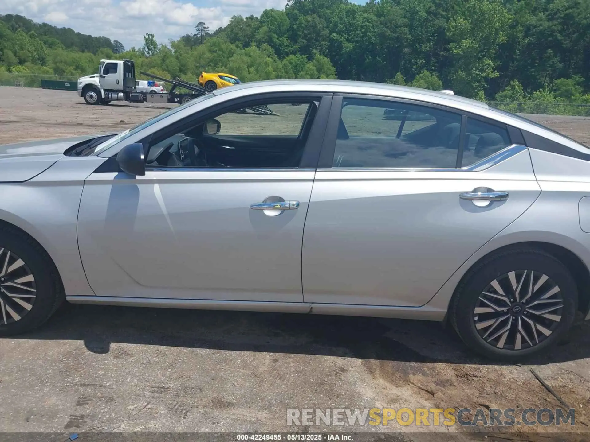 14 fotografías del automóvil dañado 1N4BL4DV5SN366660 NISSAN ALTIMA 2025