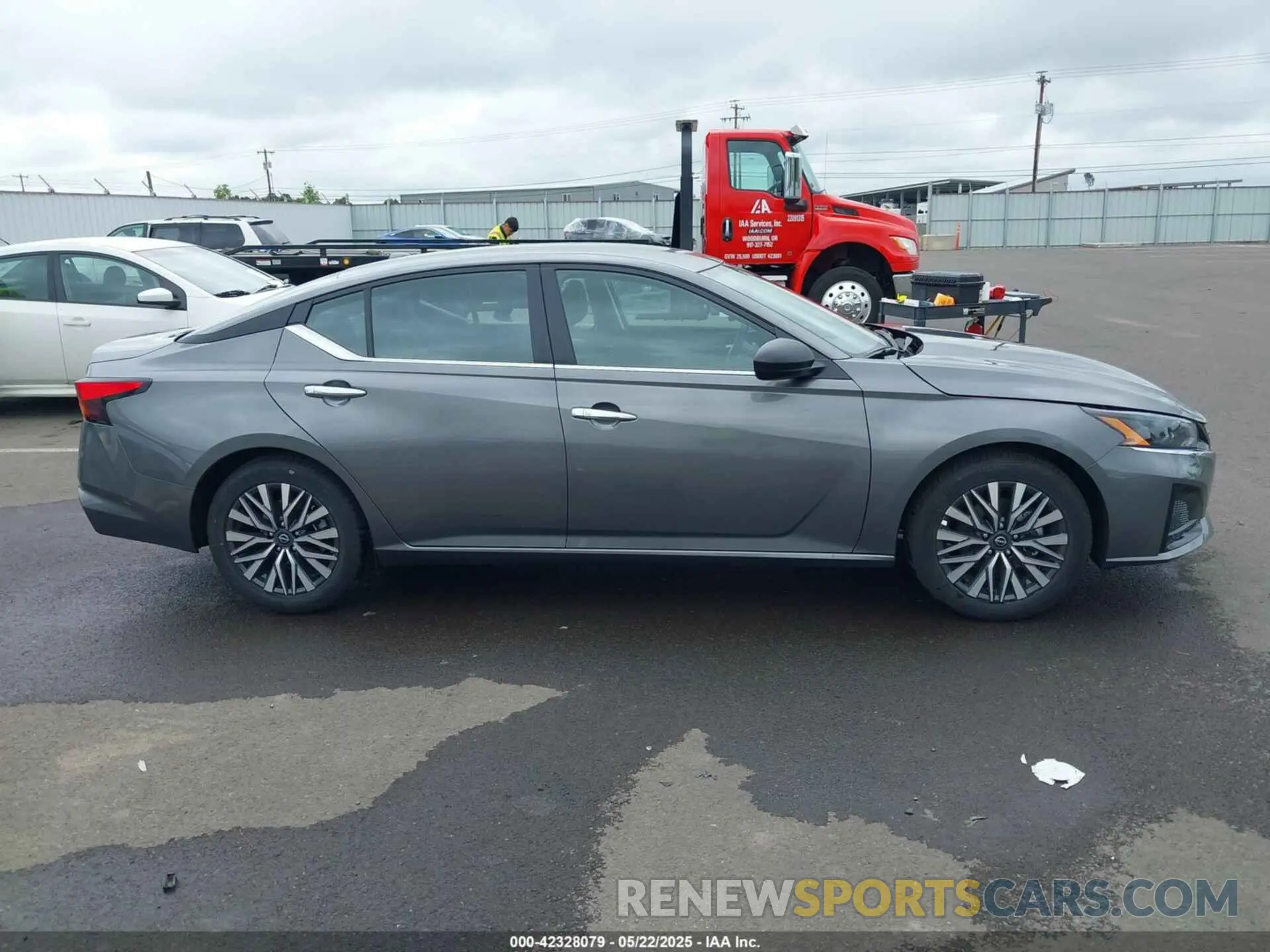 13 fotografías del automóvil dañado 1N4BL4DV5SN381613 NISSAN ALTIMA 2025