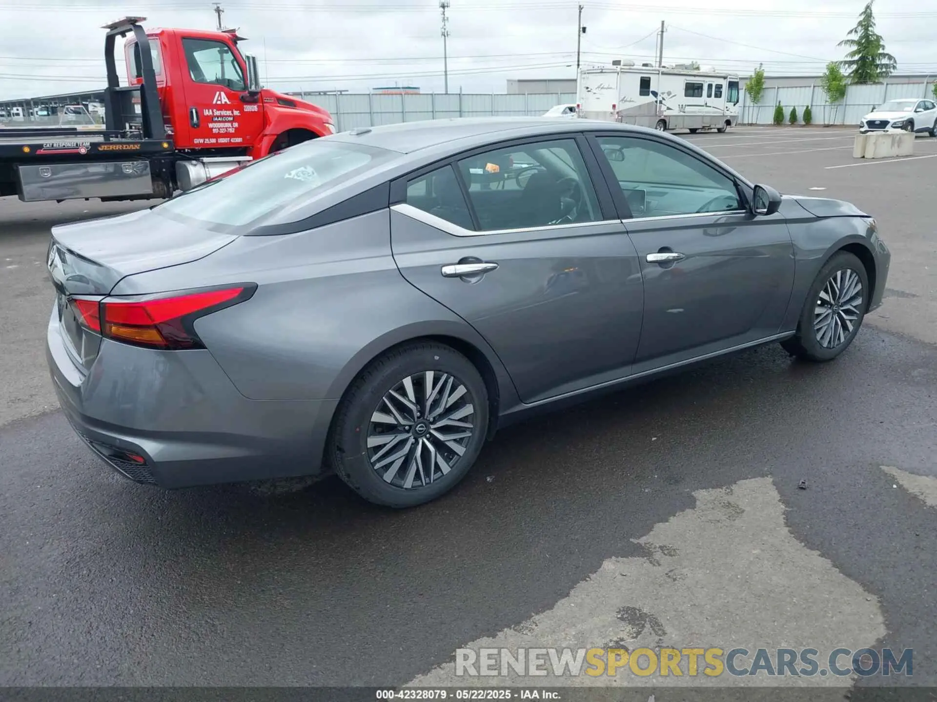 4 fotografías del automóvil dañado 1N4BL4DV5SN381613 NISSAN ALTIMA 2025