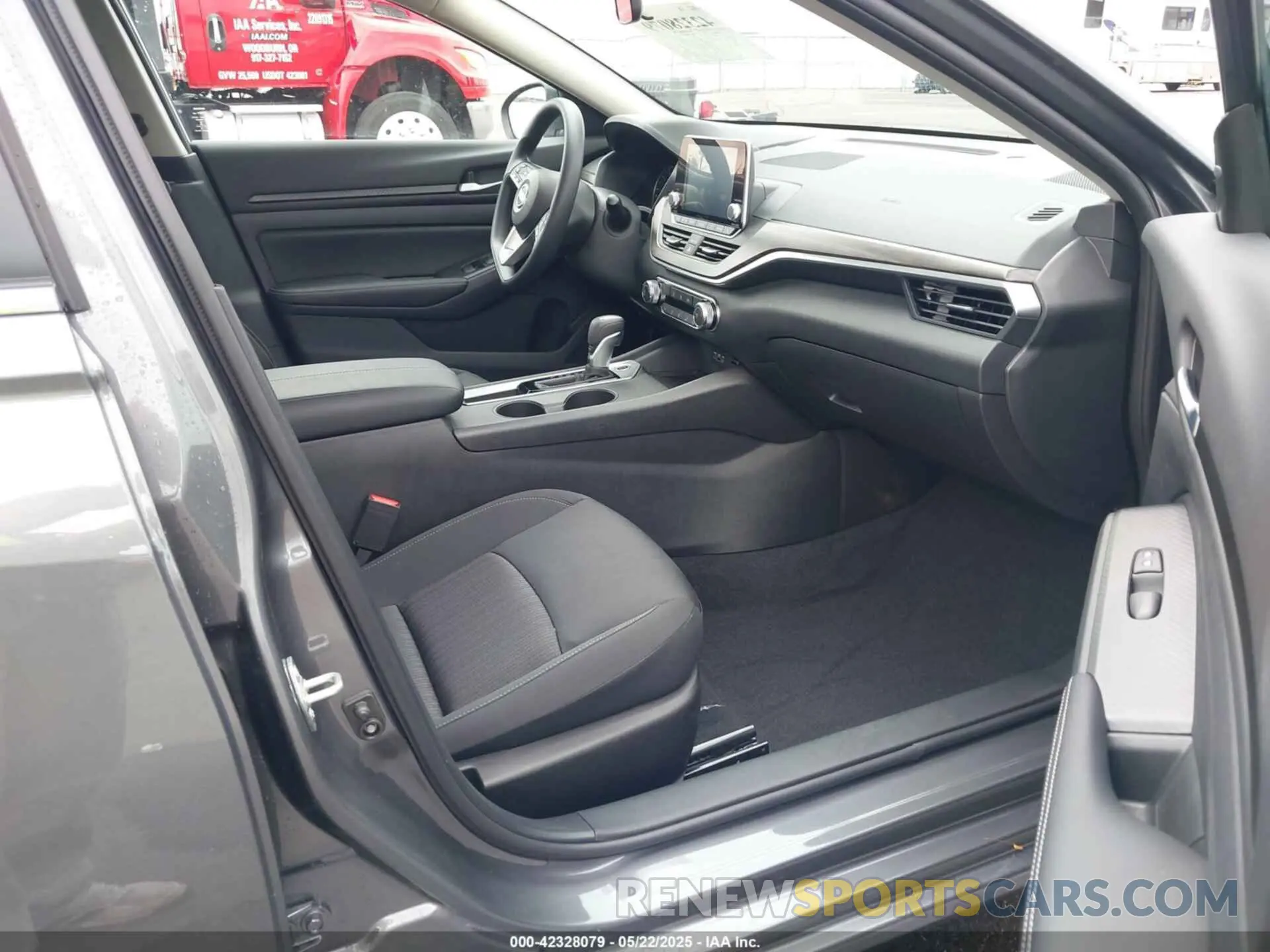5 fotografías del automóvil dañado 1N4BL4DV5SN381613 NISSAN ALTIMA 2025