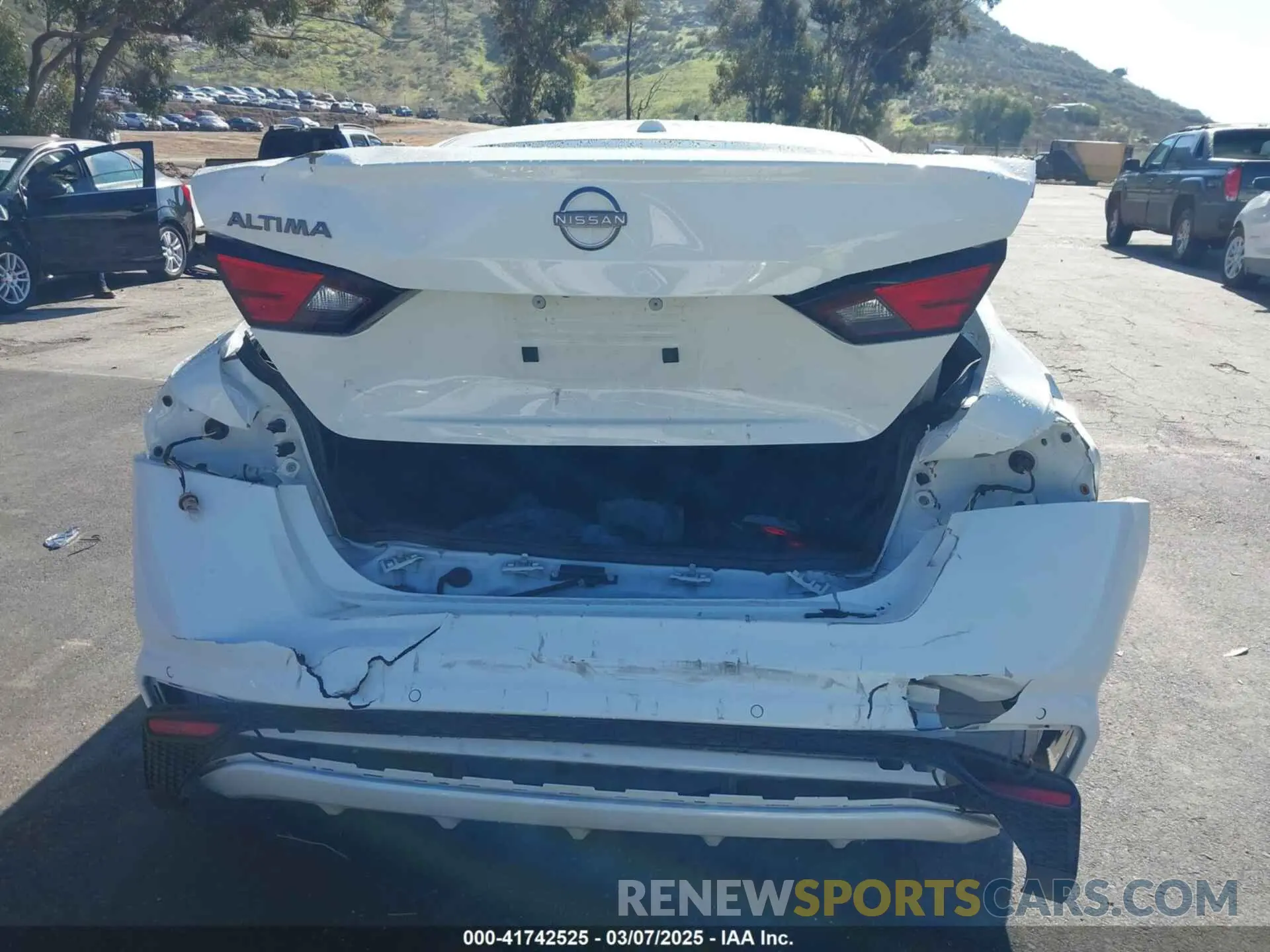 17 fotografías del automóvil dañado 1N4BL4DV6SN313725 NISSAN ALTIMA 2025