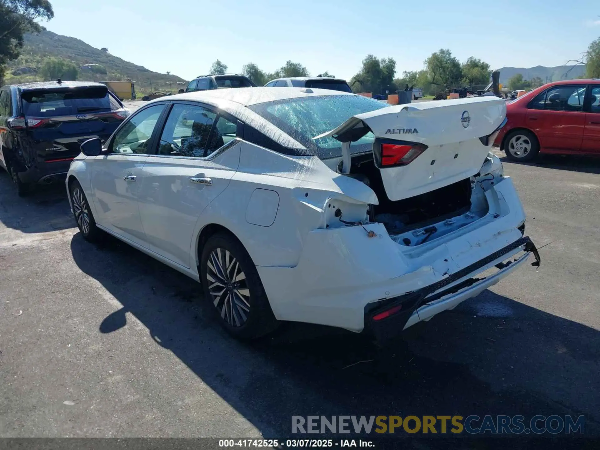 3 fotografías del automóvil dañado 1N4BL4DV6SN313725 NISSAN ALTIMA 2025