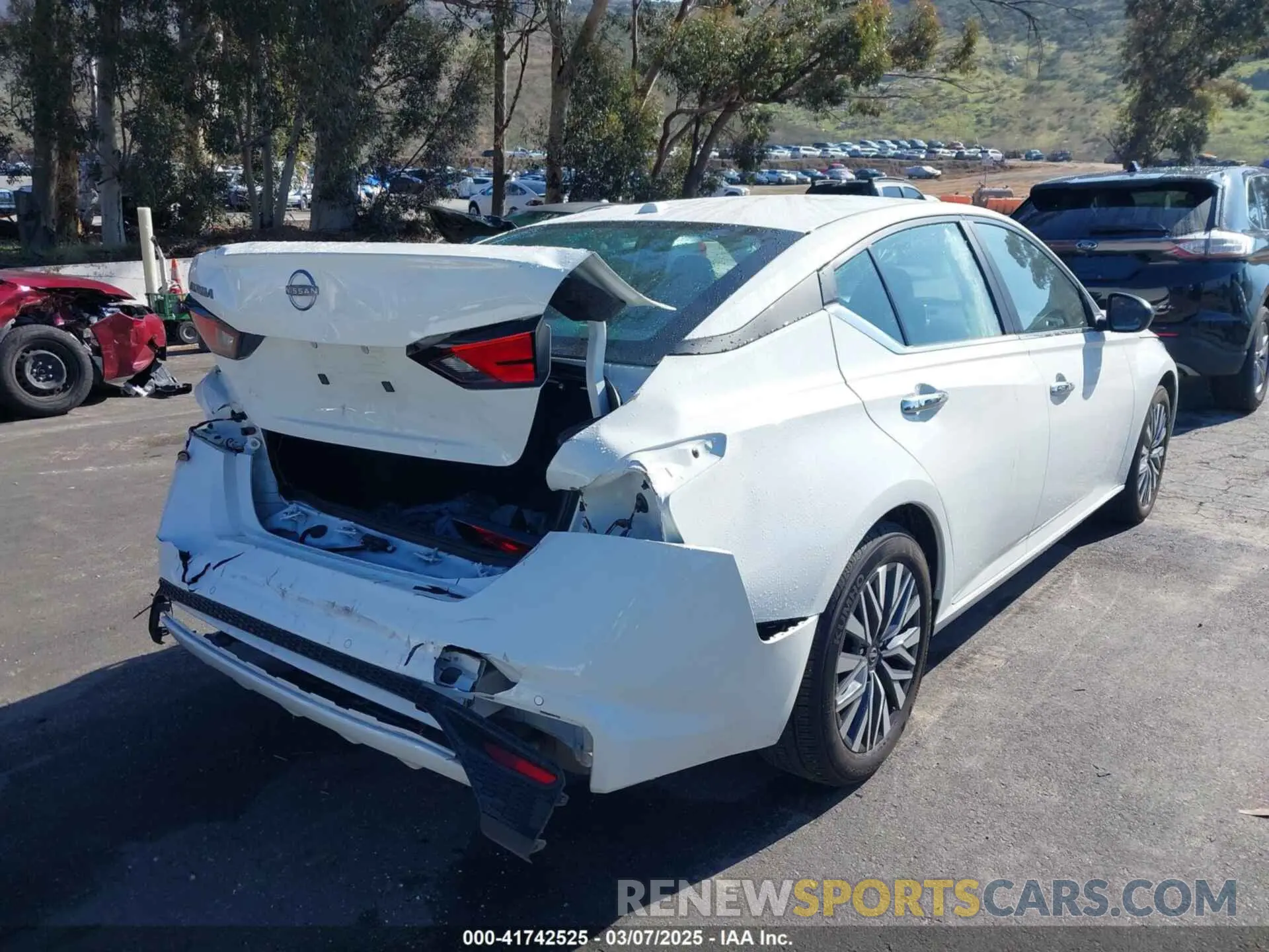 4 fotografías del automóvil dañado 1N4BL4DV6SN313725 NISSAN ALTIMA 2025
