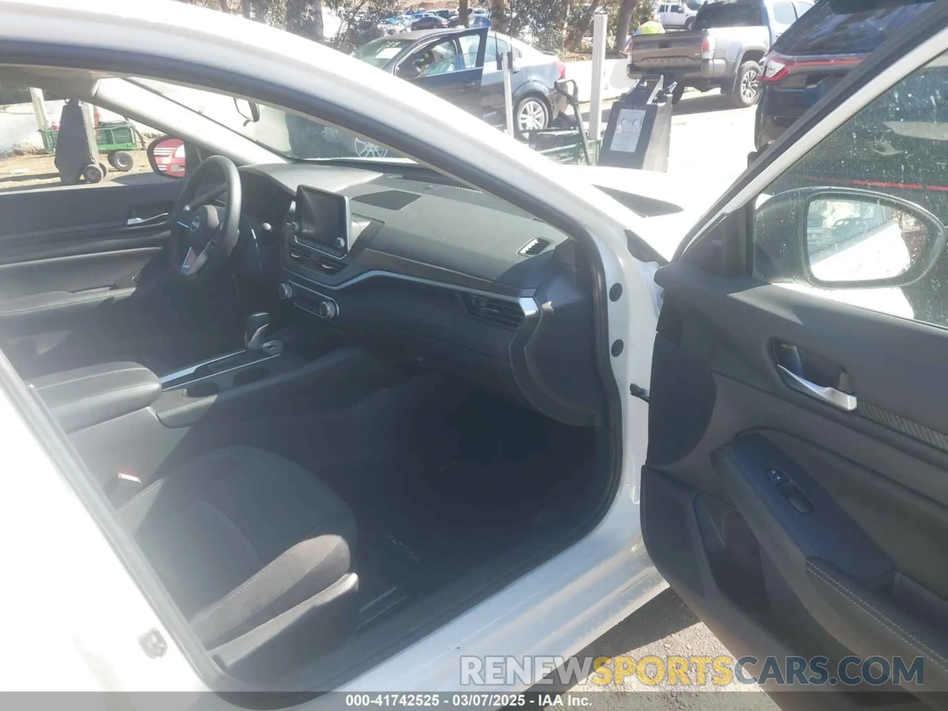 5 fotografías del automóvil dañado 1N4BL4DV6SN313725 NISSAN ALTIMA 2025
