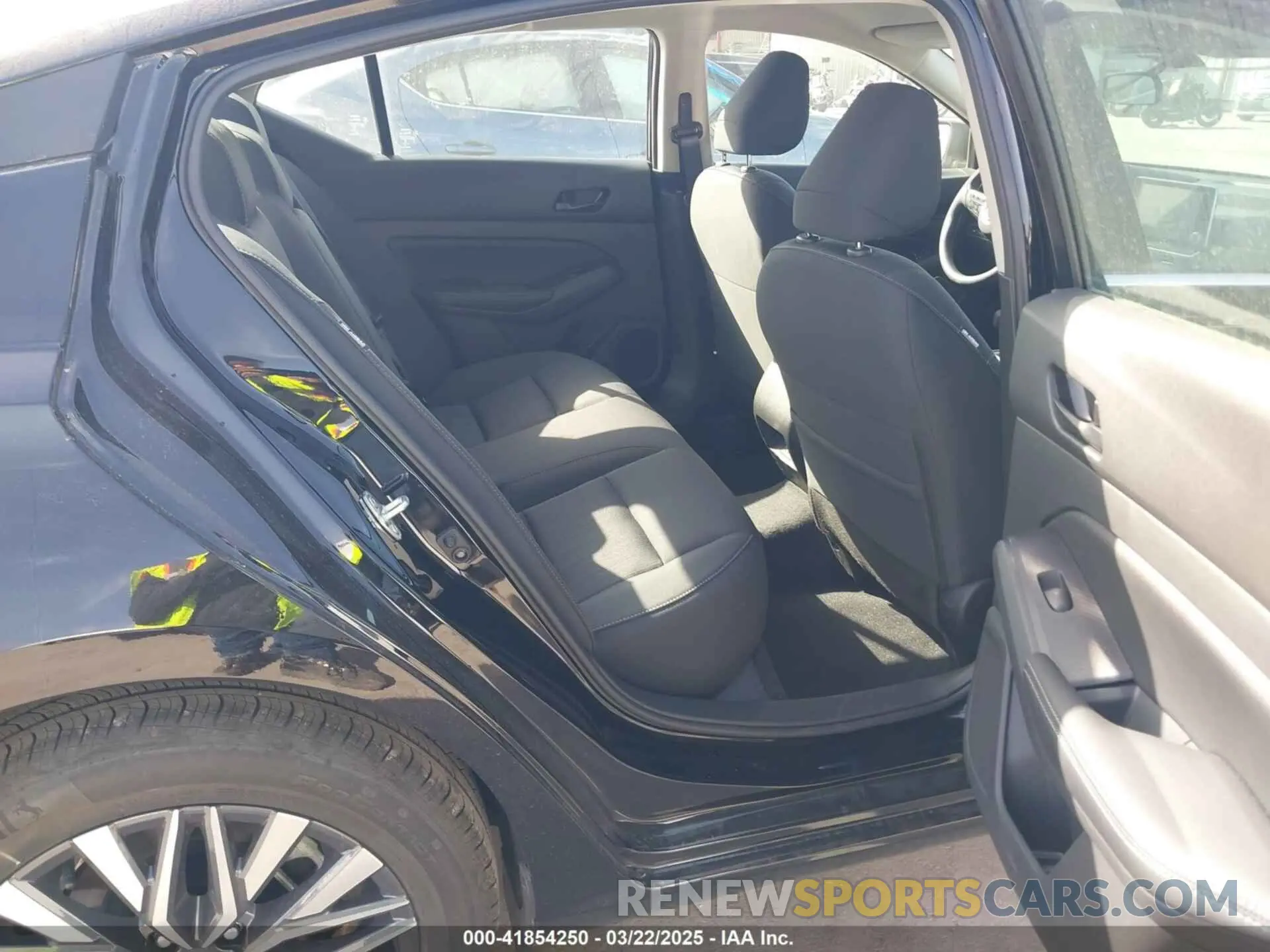 8 fotografías del automóvil dañado 1N4BL4DV6SN363122 NISSAN ALTIMA 2025