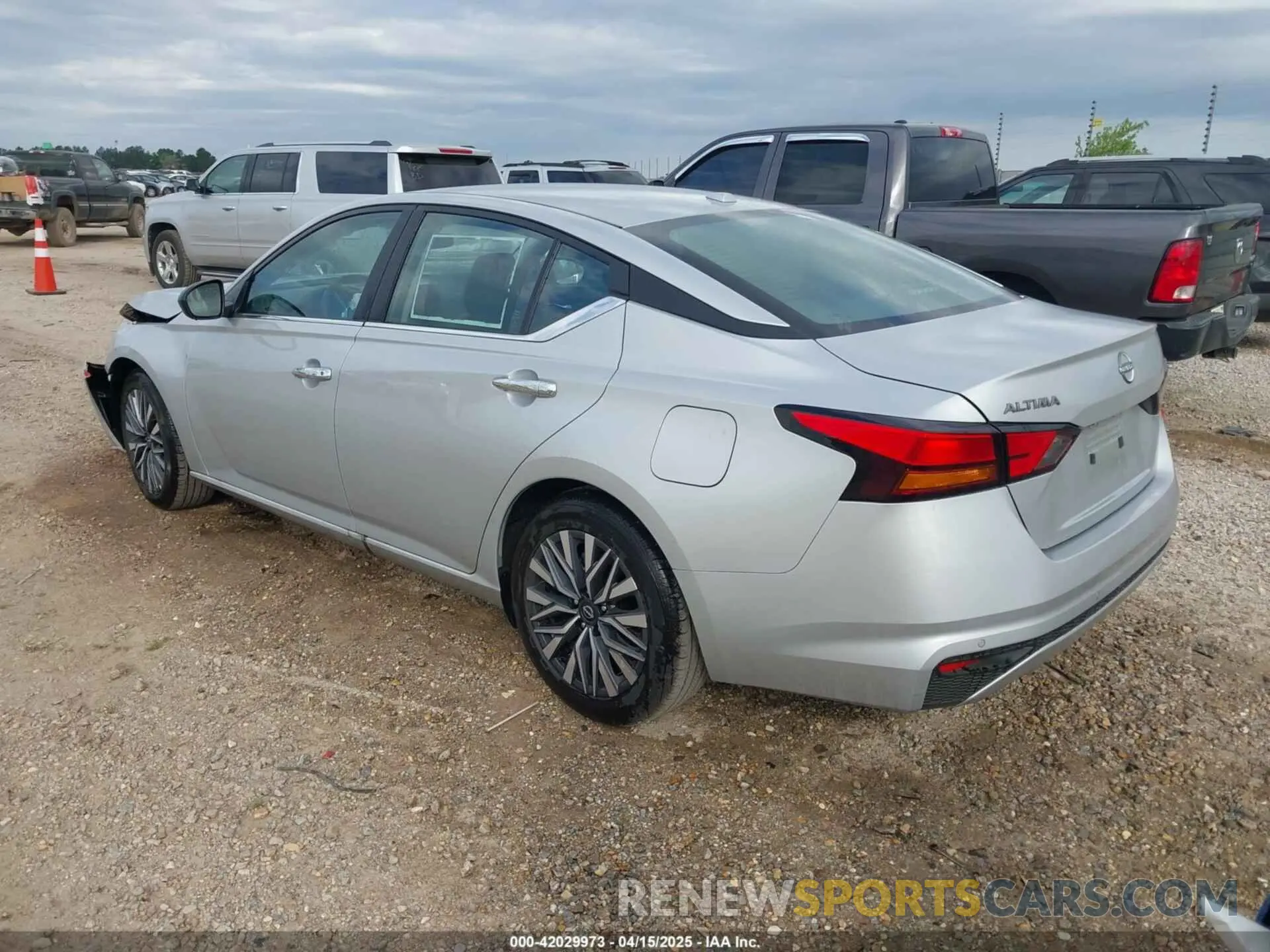 3 fotografías del automóvil dañado 1N4BL4DV6SN364206 NISSAN ALTIMA 2025