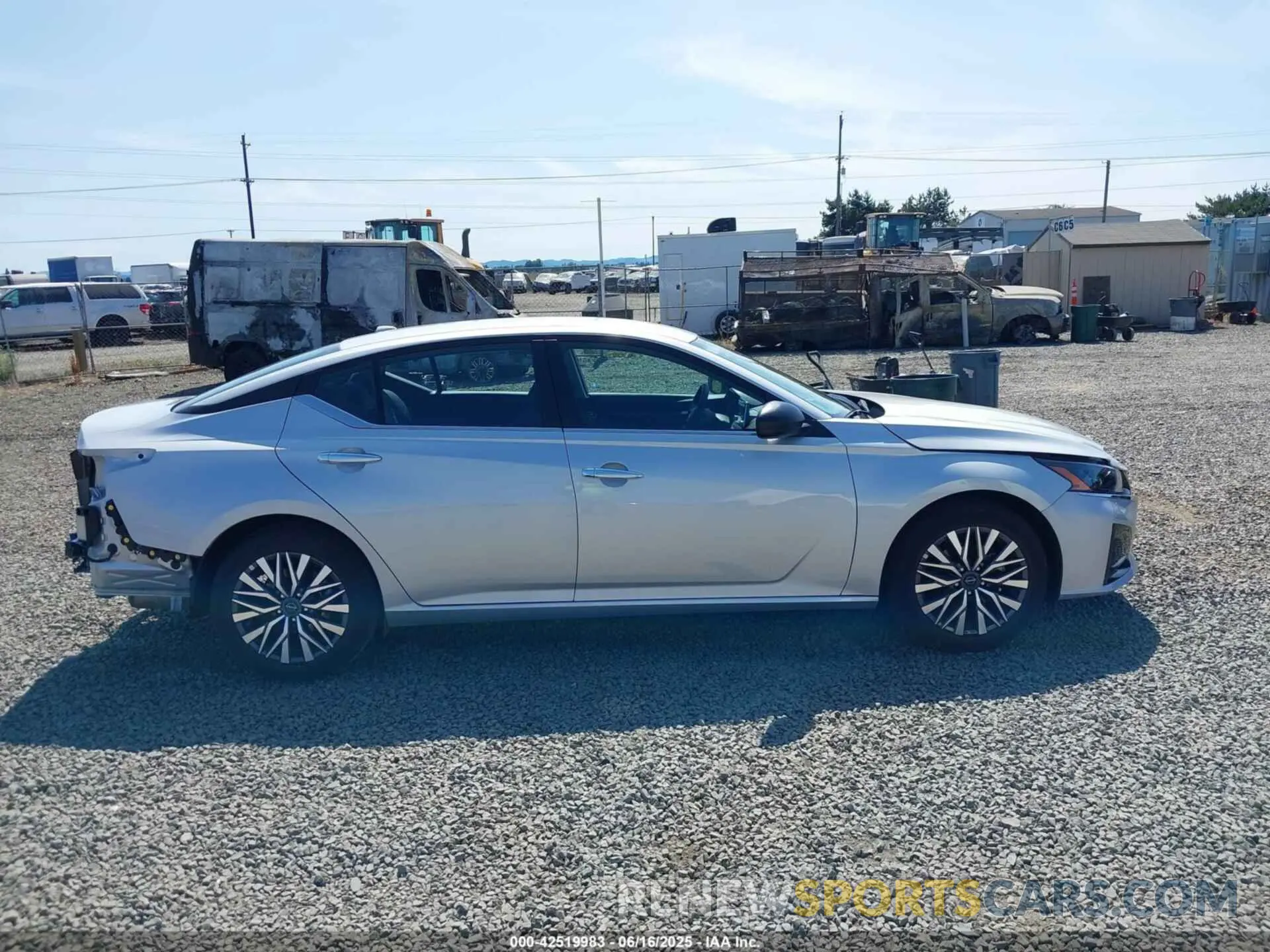 14 fotografías del automóvil dañado 1N4BL4DV6SN365033 NISSAN ALTIMA 2025