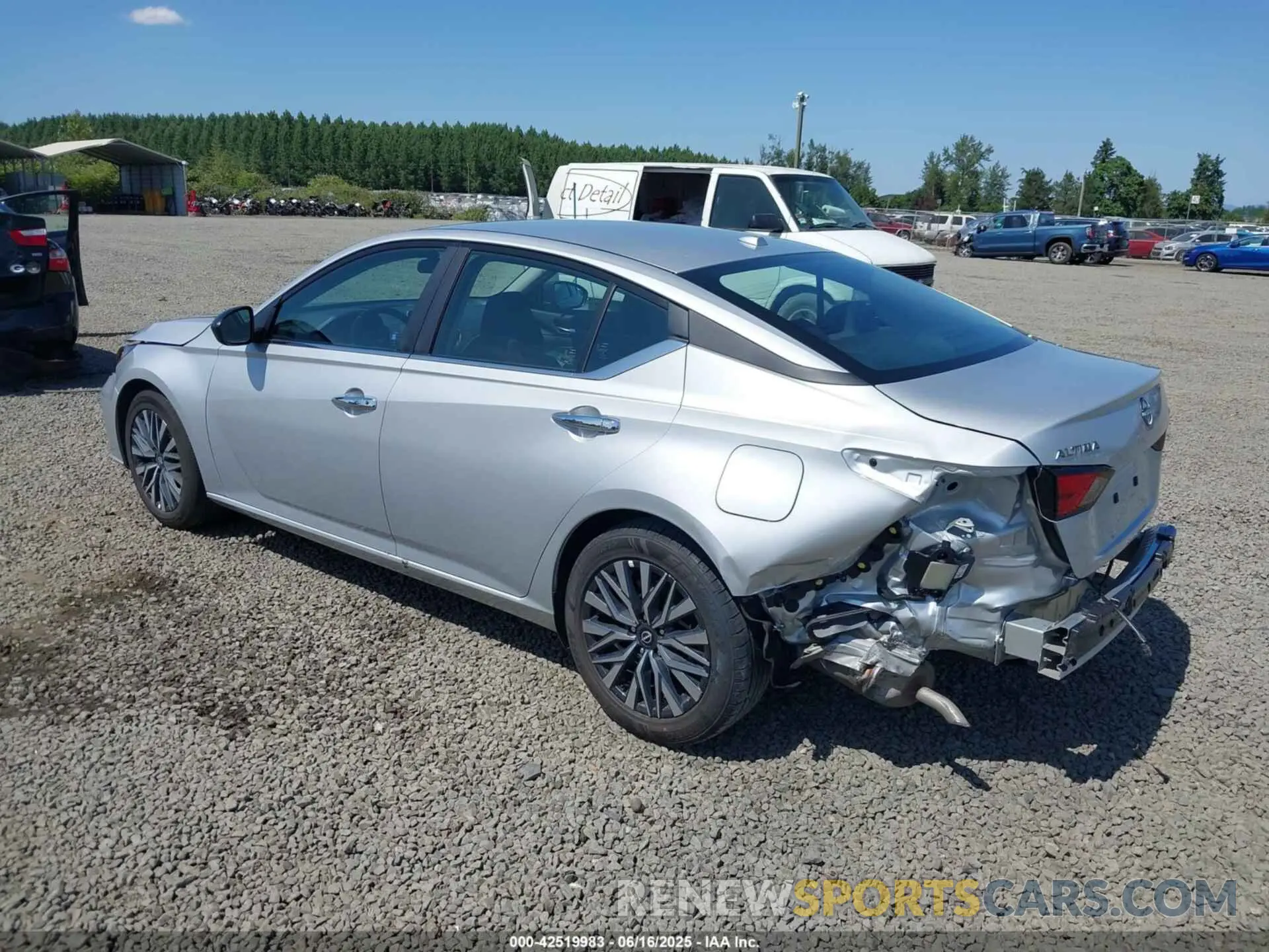 3 fotografías del automóvil dañado 1N4BL4DV6SN365033 NISSAN ALTIMA 2025