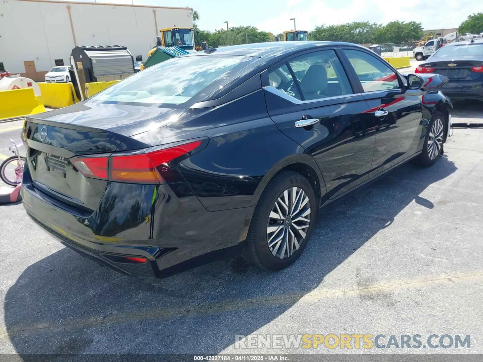 4 fotografías del automóvil dañado 1N4BL4DV7SN306282 NISSAN ALTIMA 2025