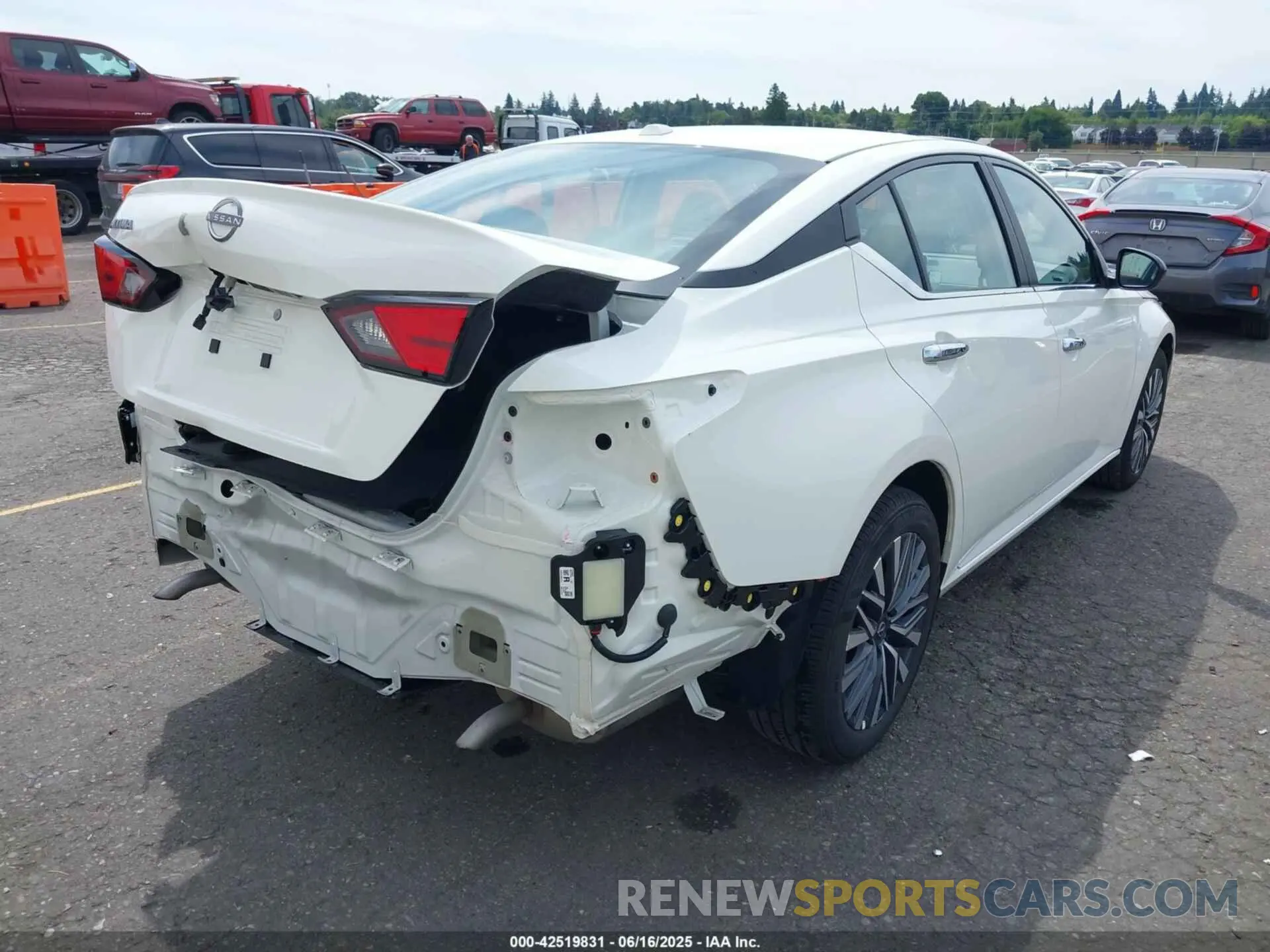 4 fotografías del automóvil dañado 1N4BL4DV7SN377417 NISSAN ALTIMA 2025