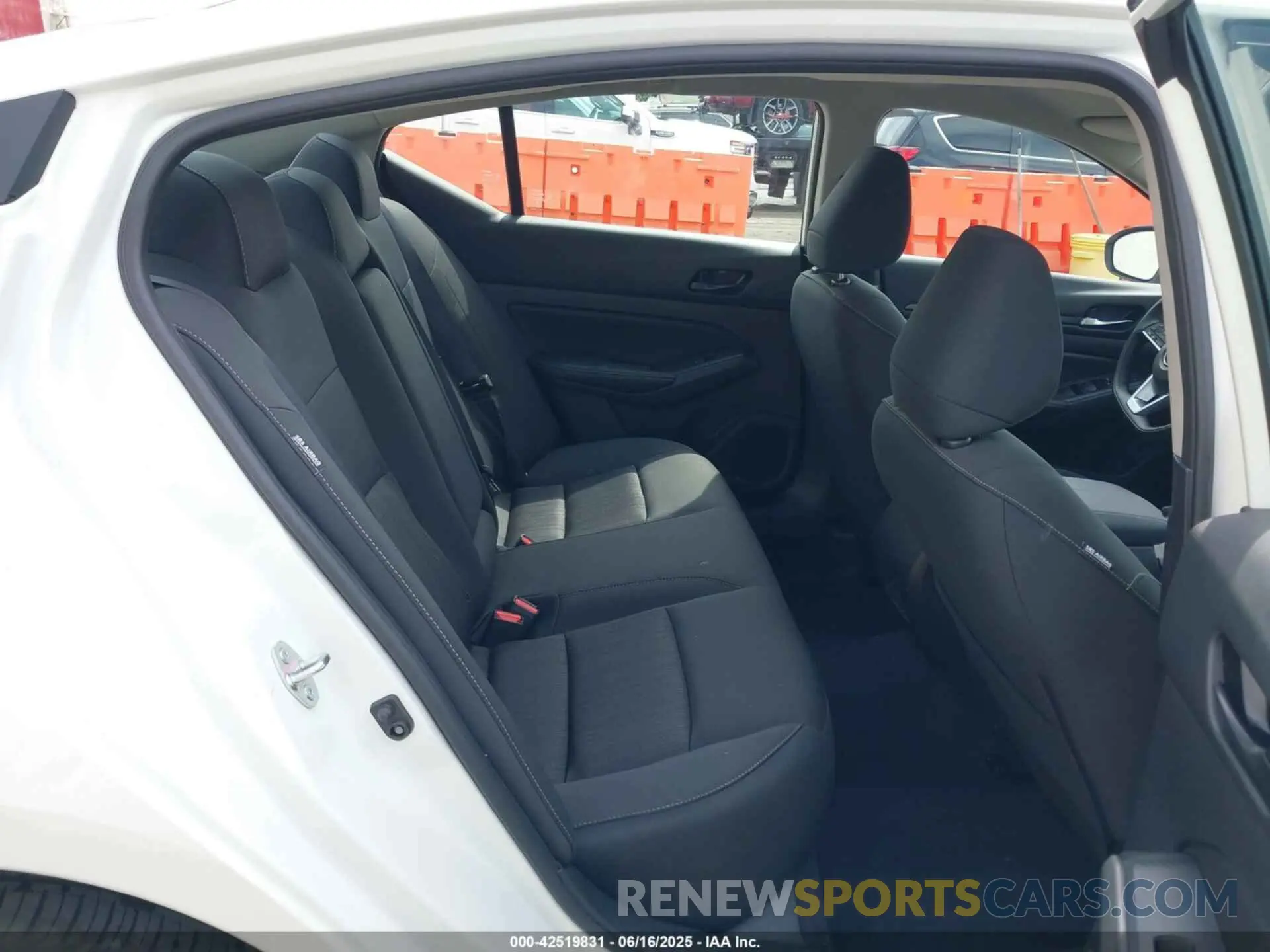 8 fotografías del automóvil dañado 1N4BL4DV7SN377417 NISSAN ALTIMA 2025