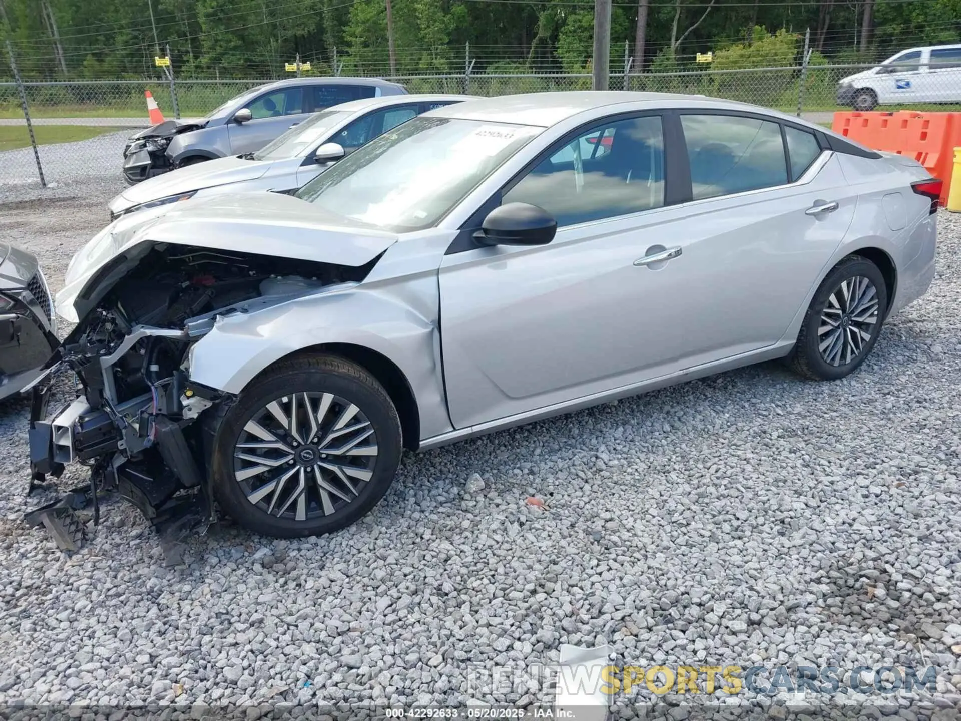 2 fotografías del automóvil dañado 1N4BL4DV7SN378258 NISSAN ALTIMA 2025