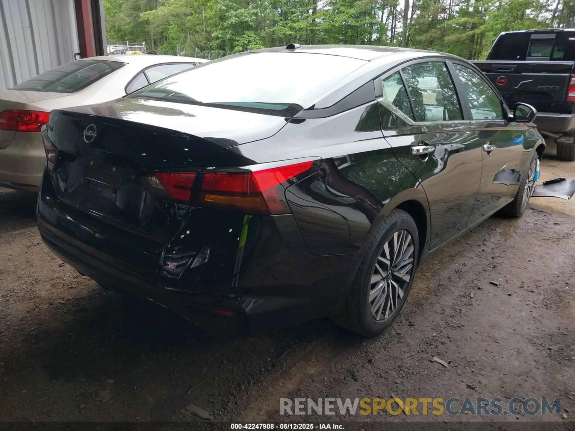 4 fotografías del automóvil dañado 1N4BL4DV9SN363129 NISSAN ALTIMA 2025