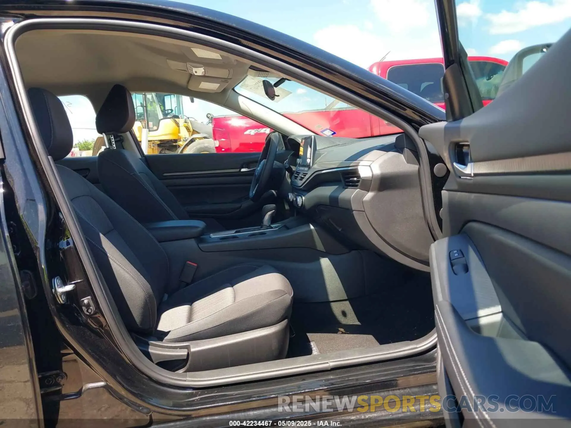 5 fotografías del automóvil dañado 1N4BL4DVXSN370638 NISSAN ALTIMA 2025