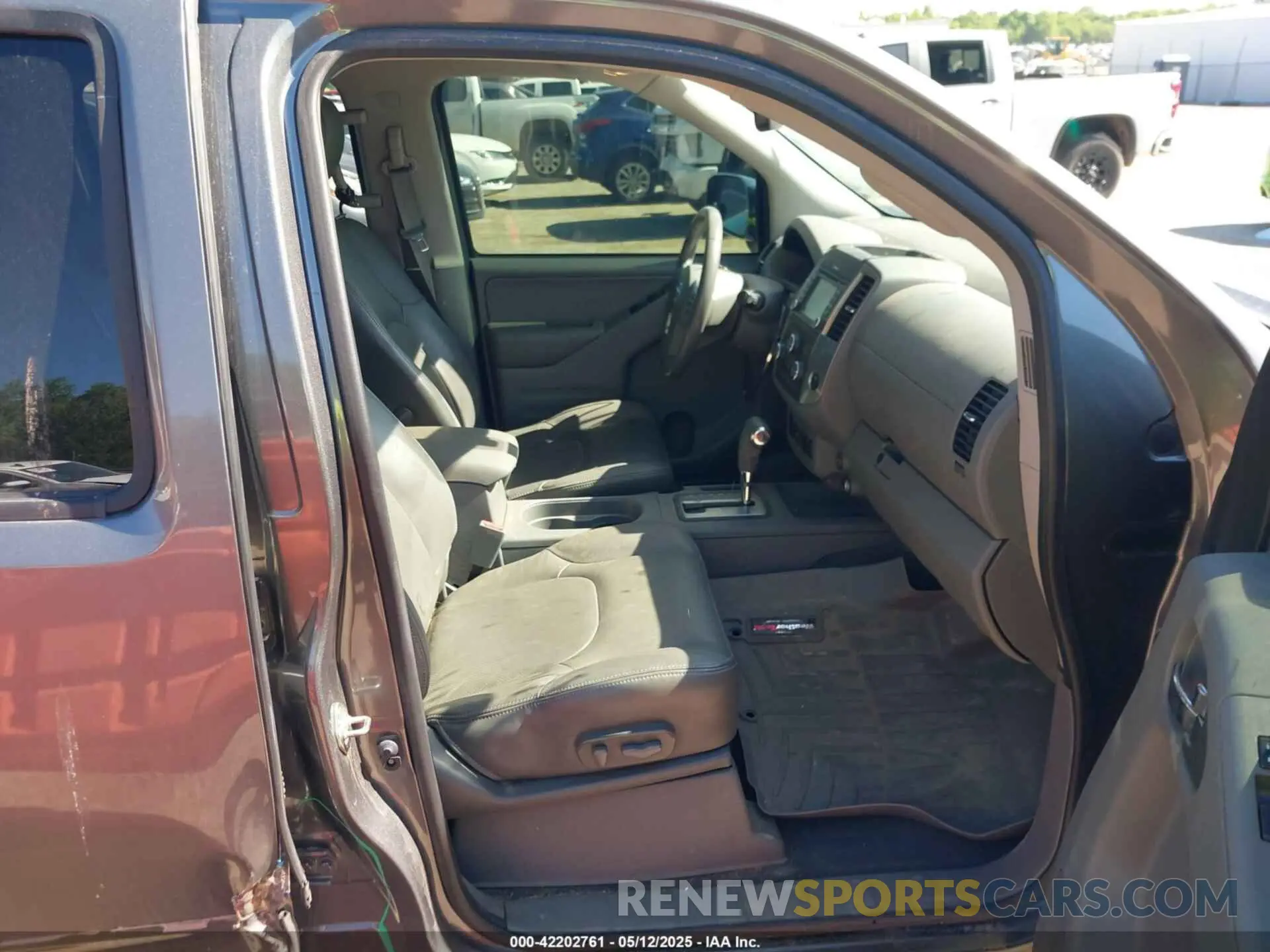 5 fotografías del automóvil dañado 1N6AD0ER4KN756322 NISSAN FRONTIER 2019