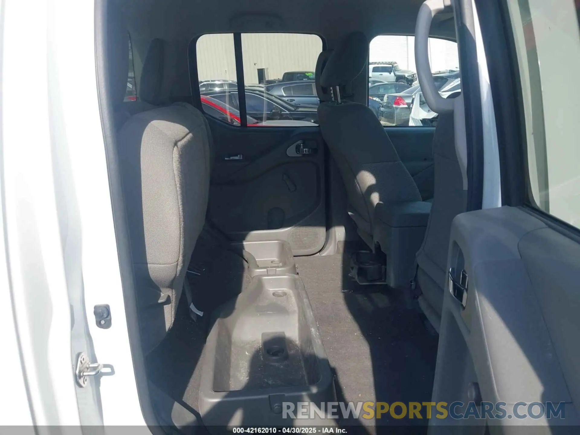 8 fotografías del automóvil dañado 1N6AD0ER5KN777406 NISSAN FRONTIER 2019