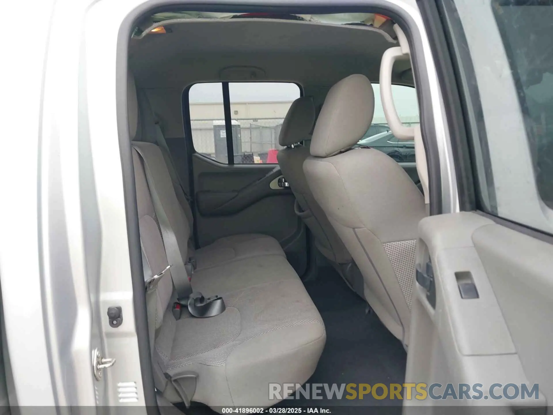 8 fotografías del automóvil dañado 1N6AD0ER6KN726058 NISSAN FRONTIER 2019