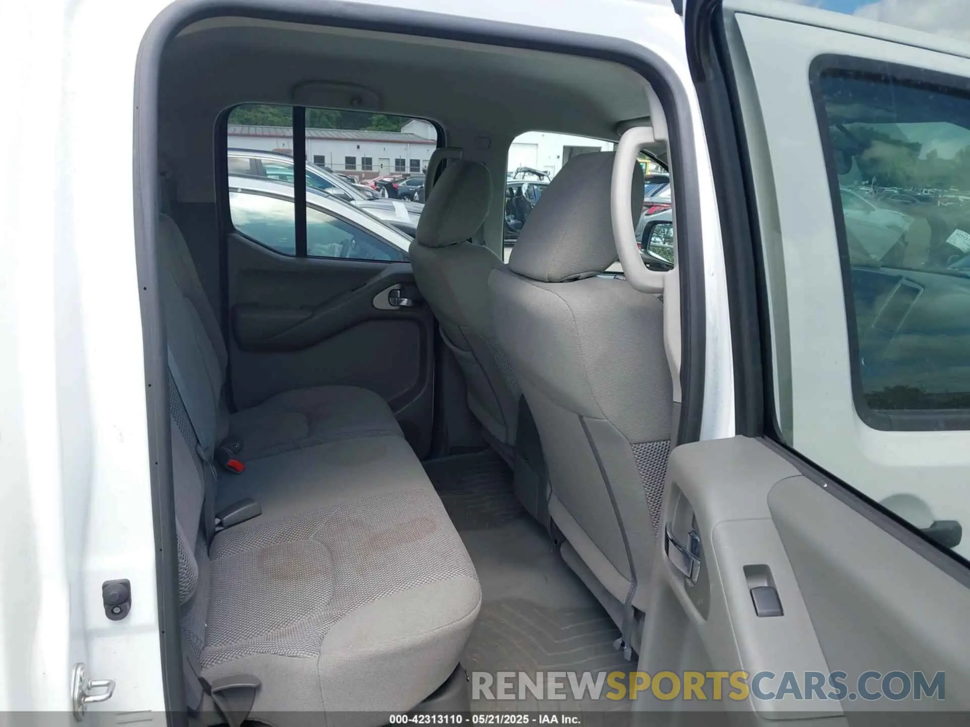 8 fotografías del automóvil dañado 1N6AD0ER8KN704739 NISSAN FRONTIER 2019