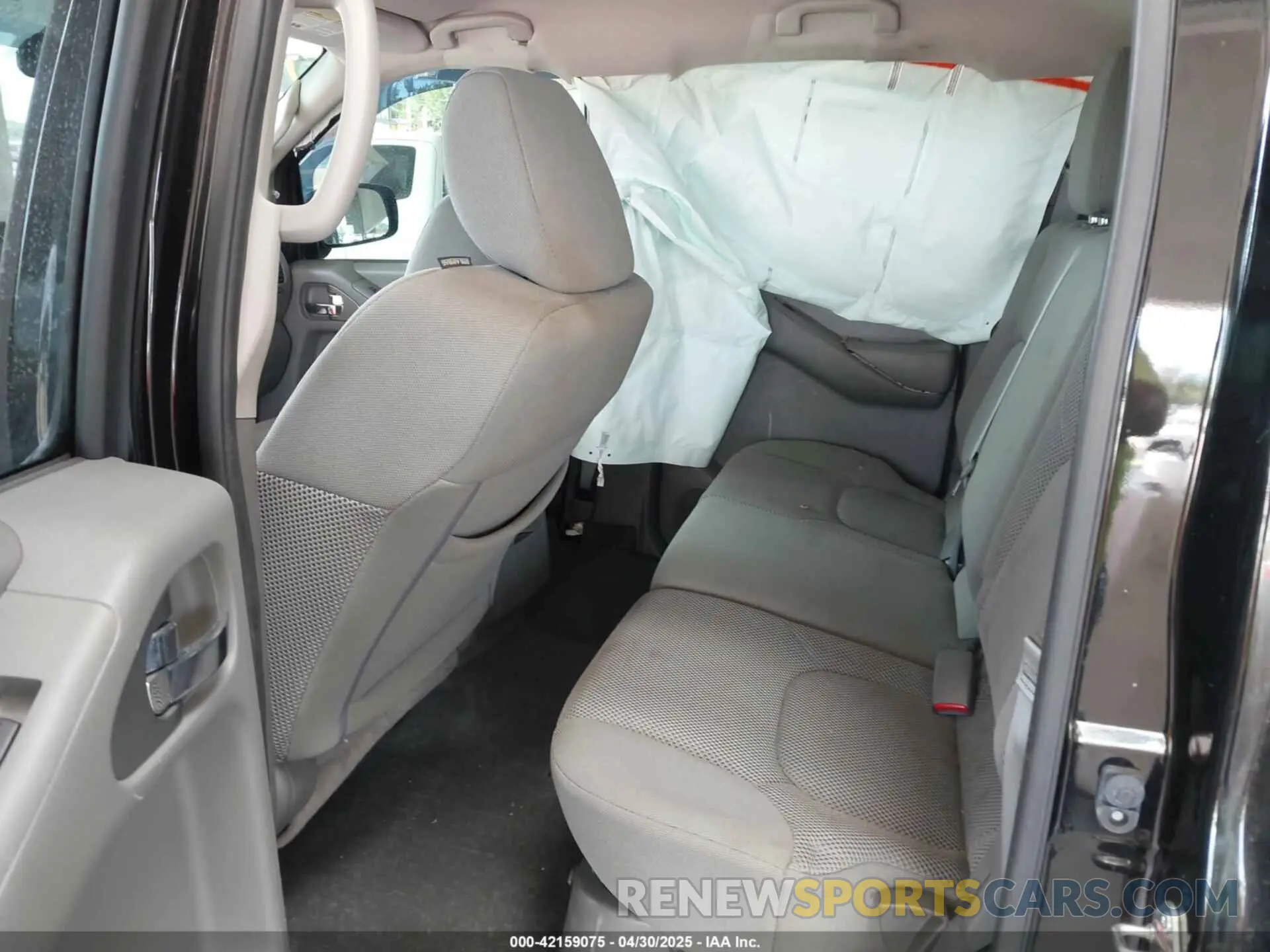 8 fotografías del automóvil dañado 1N6AD0ER8KN796998 NISSAN FRONTIER 2019