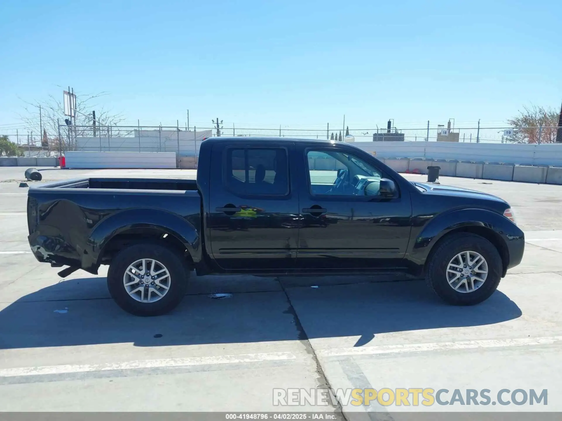 14 fotografías del automóvil dañado 1N6AD0ER8KN884983 NISSAN FRONTIER 2019