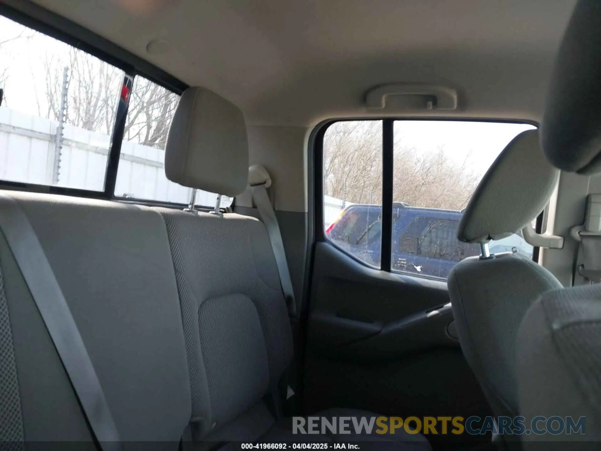 8 fotografías del automóvil dañado 1N6AD0EV8KN795766 NISSAN FRONTIER 2019