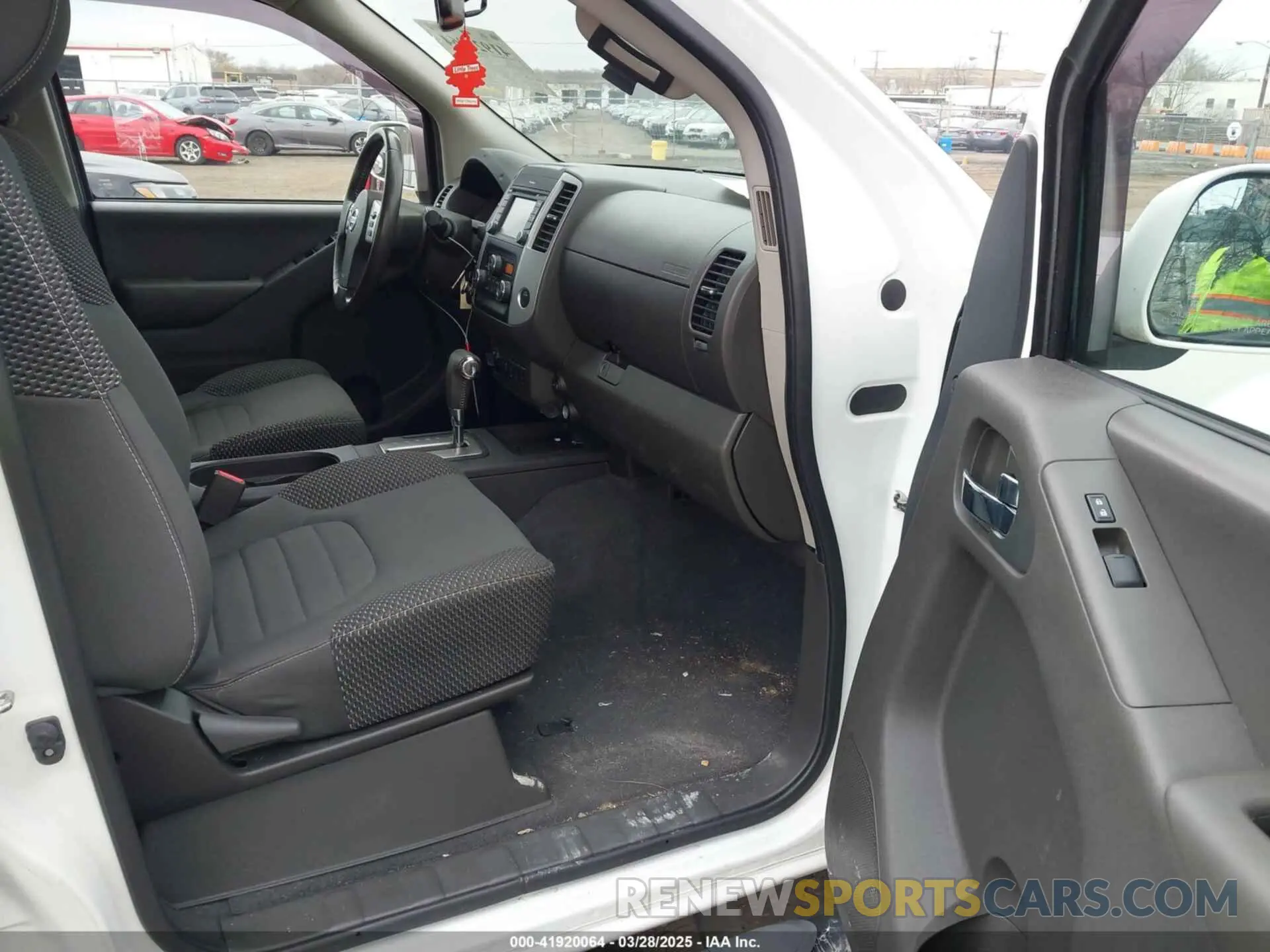 5 fotografías del automóvil dañado 1N6AD0EV9KN719487 NISSAN FRONTIER 2019