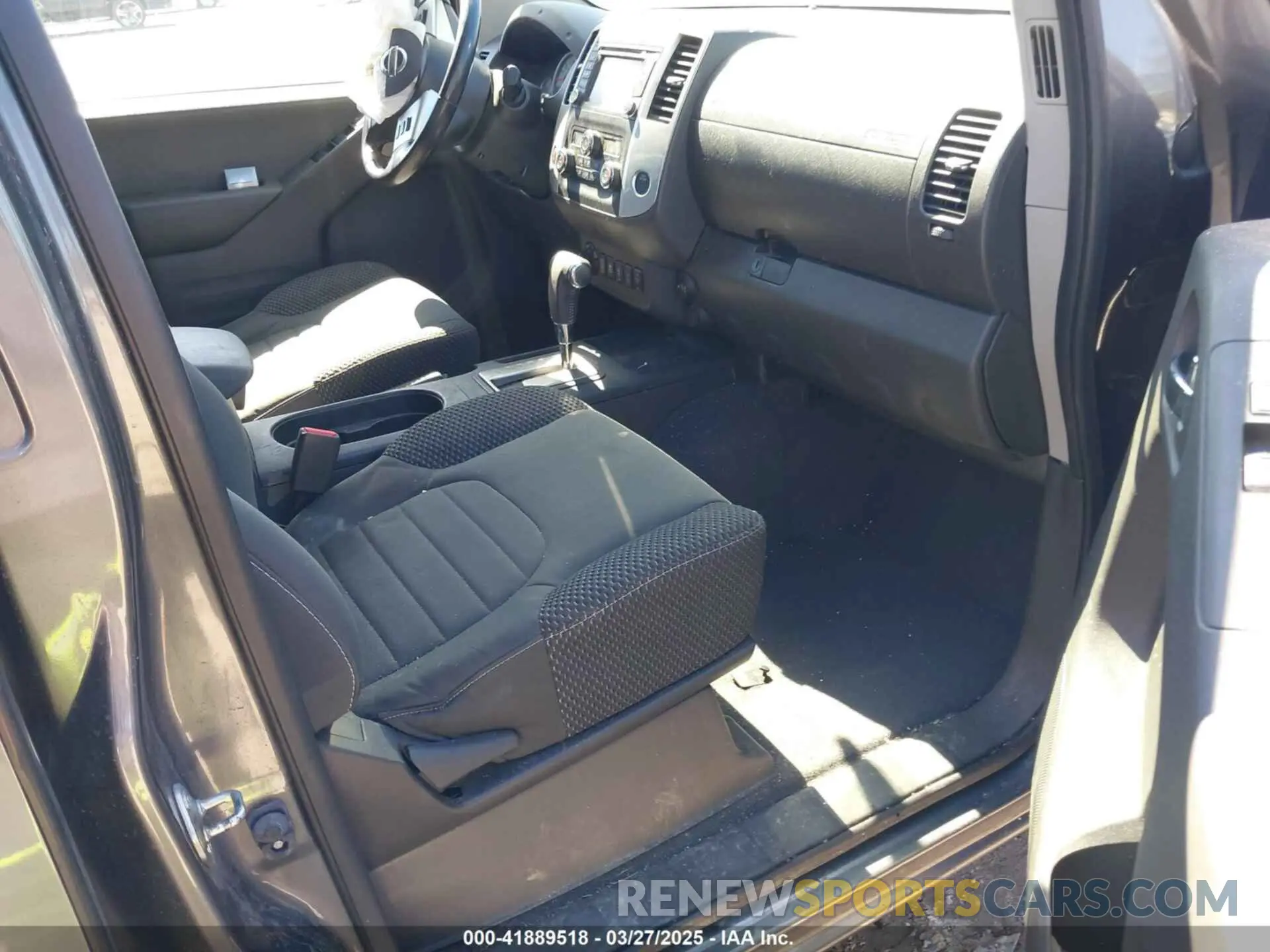 5 fotografías del automóvil dañado 1N6AD0EVXKN717084 NISSAN FRONTIER 2019