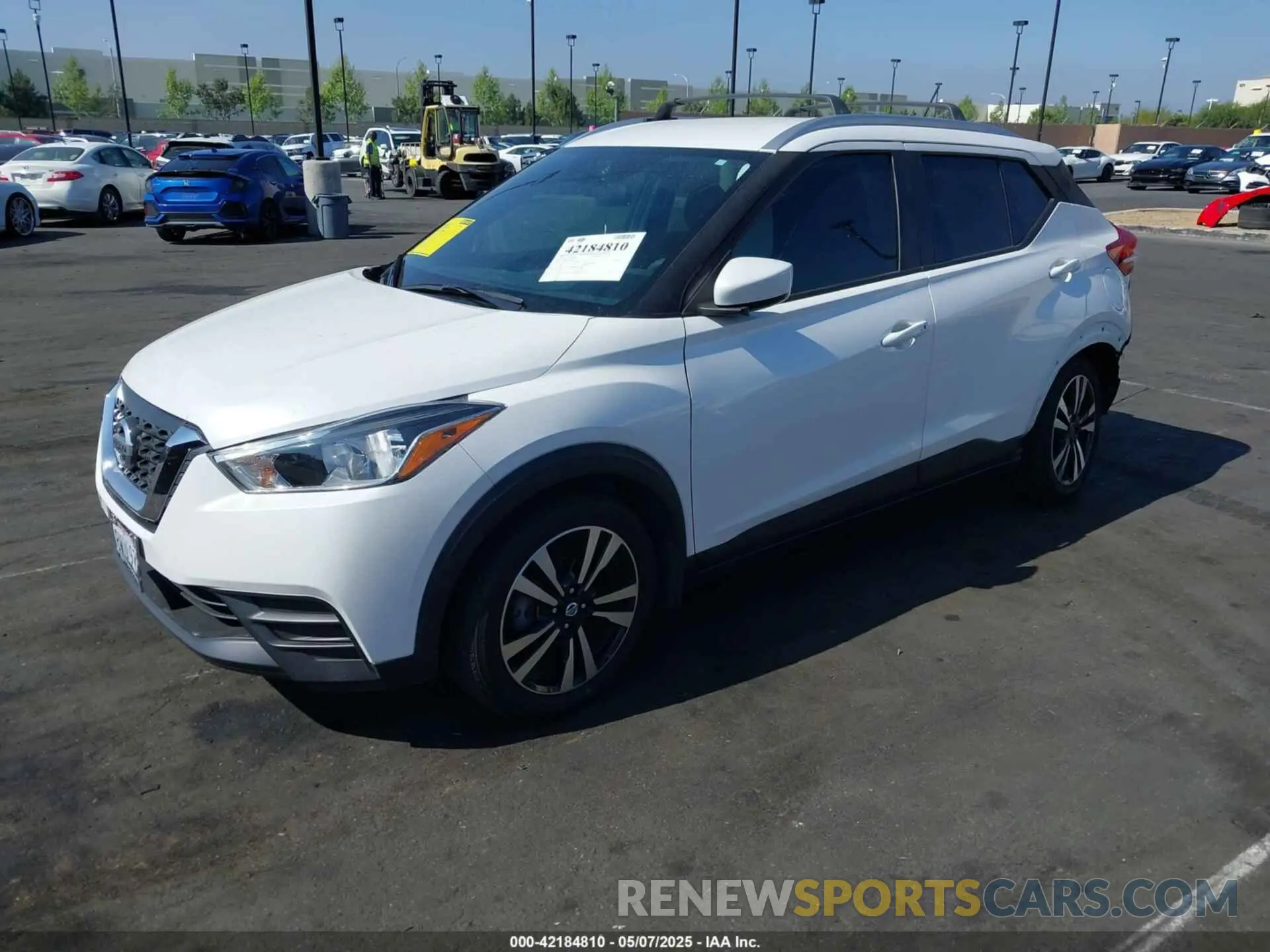 2 fotografías del automóvil dañado 3N1CP5CU0KL506943 NISSAN KICKS 2019