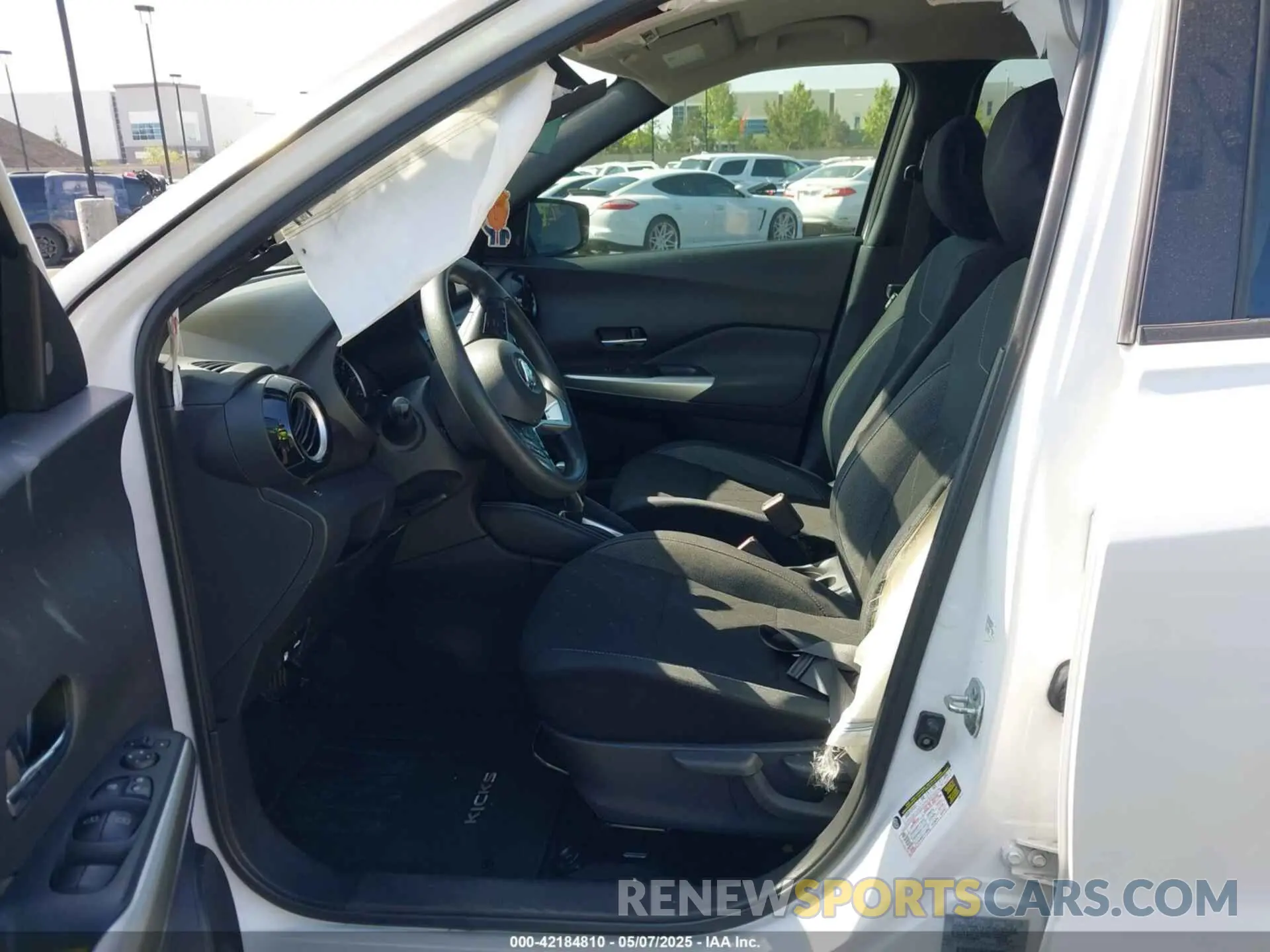 5 fotografías del automóvil dañado 3N1CP5CU0KL506943 NISSAN KICKS 2019