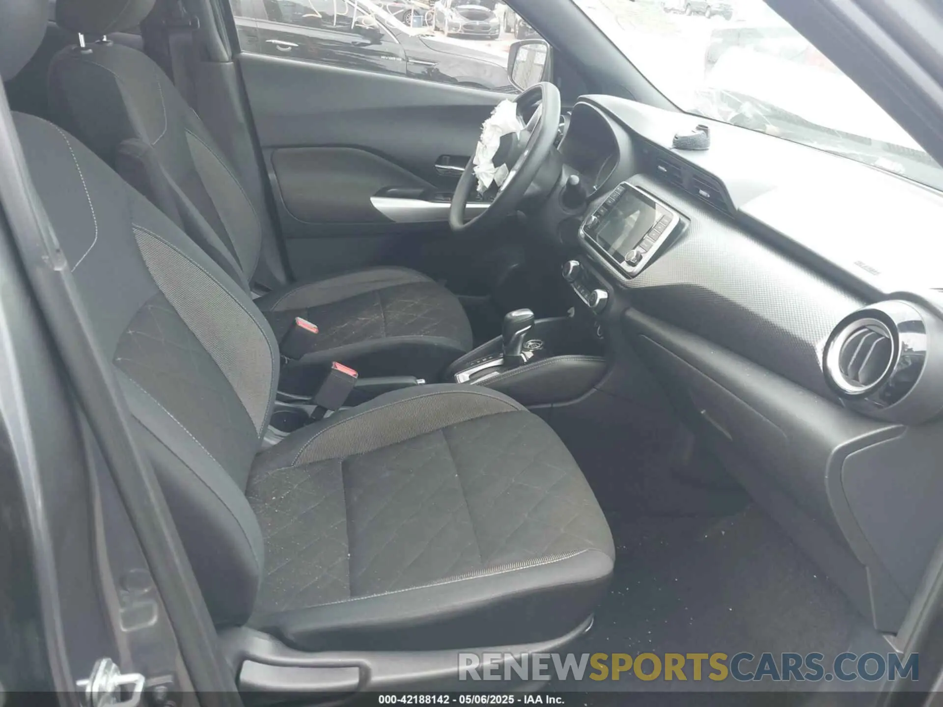 5 fotografías del automóvil dañado 3N1CP5CU0KL536928 NISSAN KICKS 2019