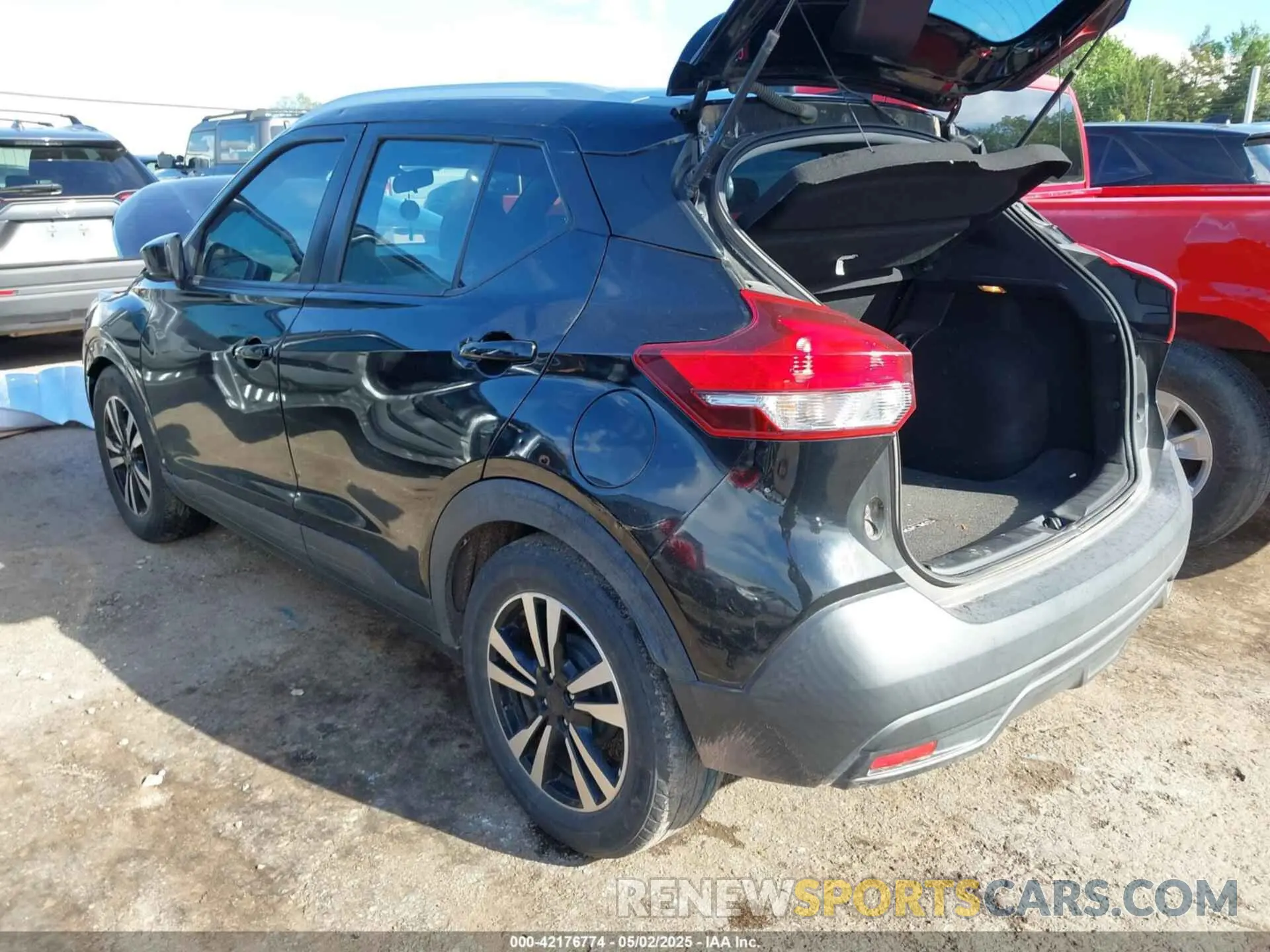 3 fotografías del automóvil dañado 3N1CP5CU0KL554345 NISSAN KICKS 2019