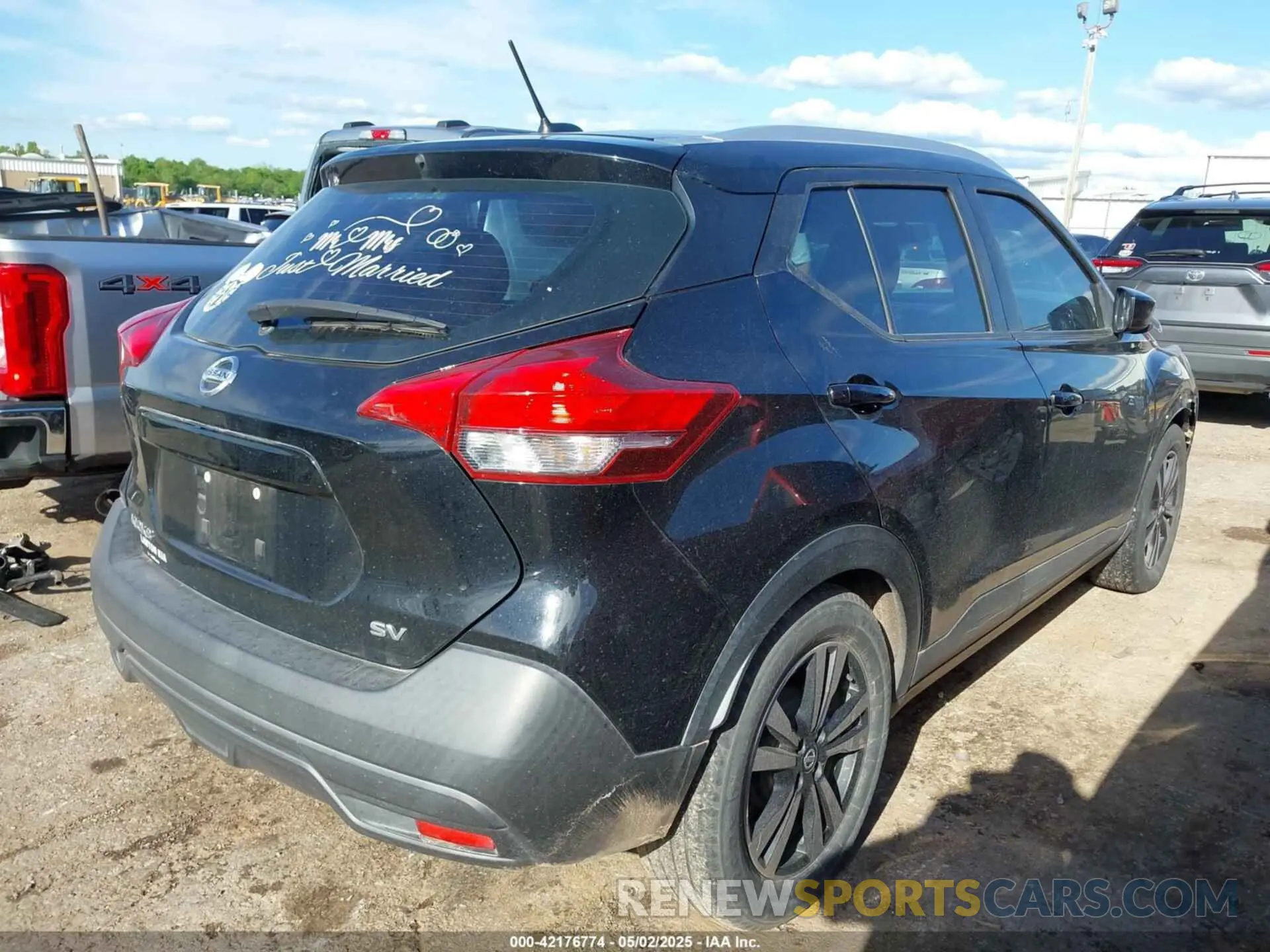 4 fotografías del automóvil dañado 3N1CP5CU0KL554345 NISSAN KICKS 2019