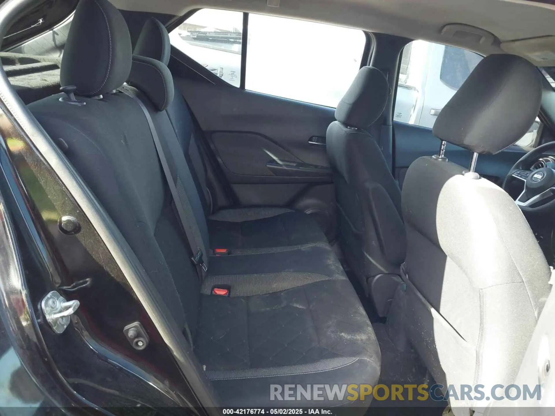 8 fotografías del automóvil dañado 3N1CP5CU0KL554345 NISSAN KICKS 2019