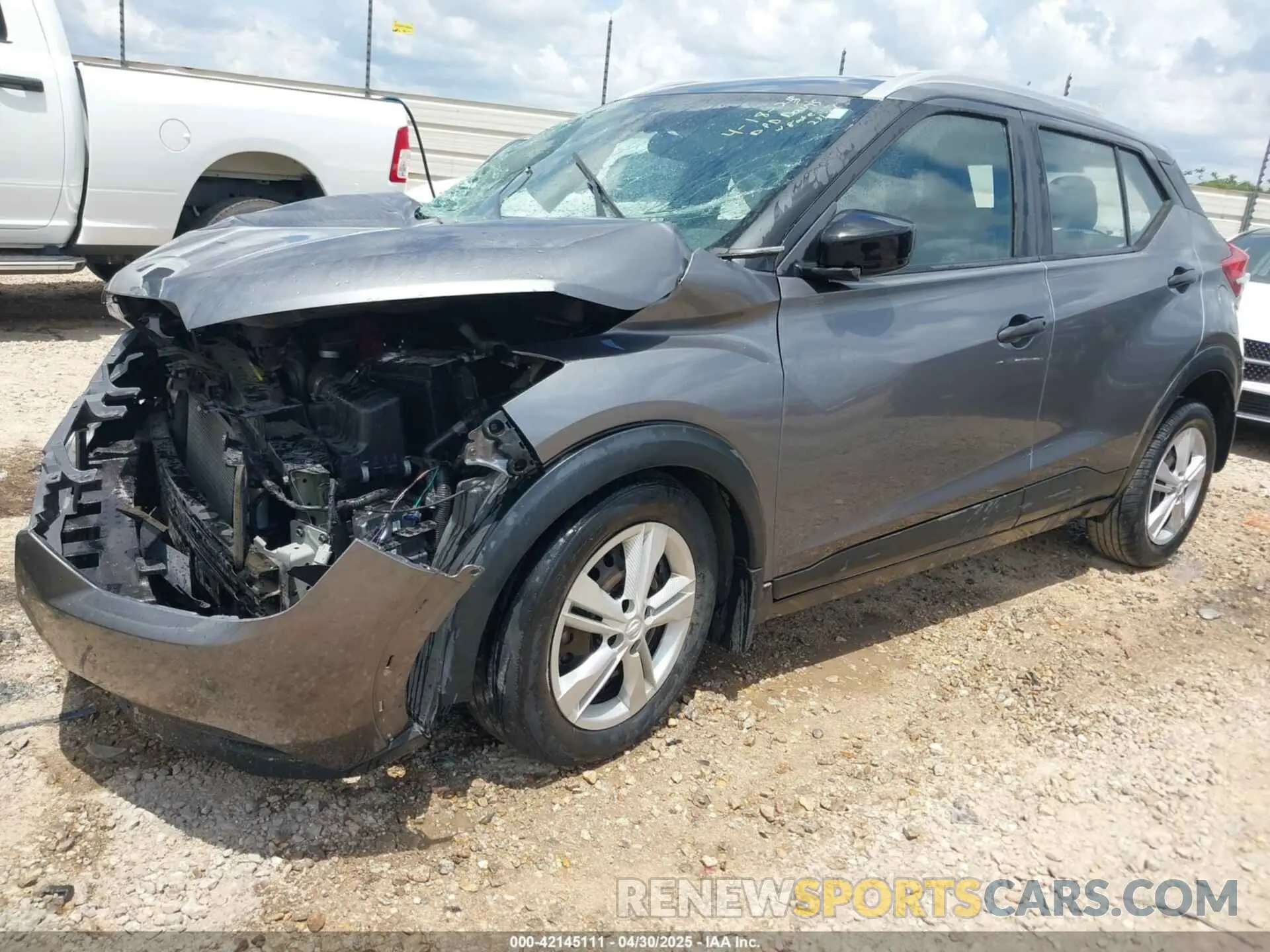 2 fotografías del automóvil dañado 3N1CP5CU1KL499629 NISSAN KICKS 2019