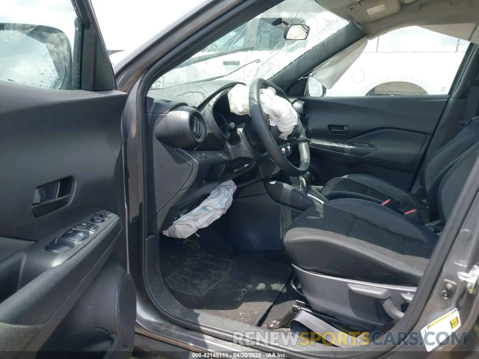 5 fotografías del automóvil dañado 3N1CP5CU1KL499629 NISSAN KICKS 2019