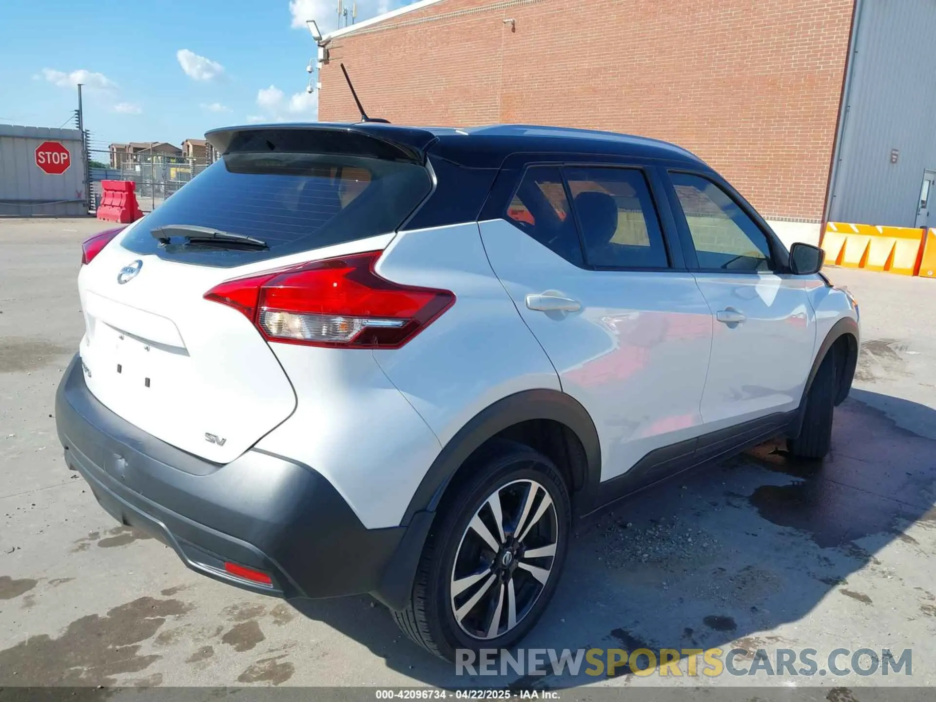 4 fotografías del automóvil dañado 3N1CP5CU1KL517109 NISSAN KICKS 2019