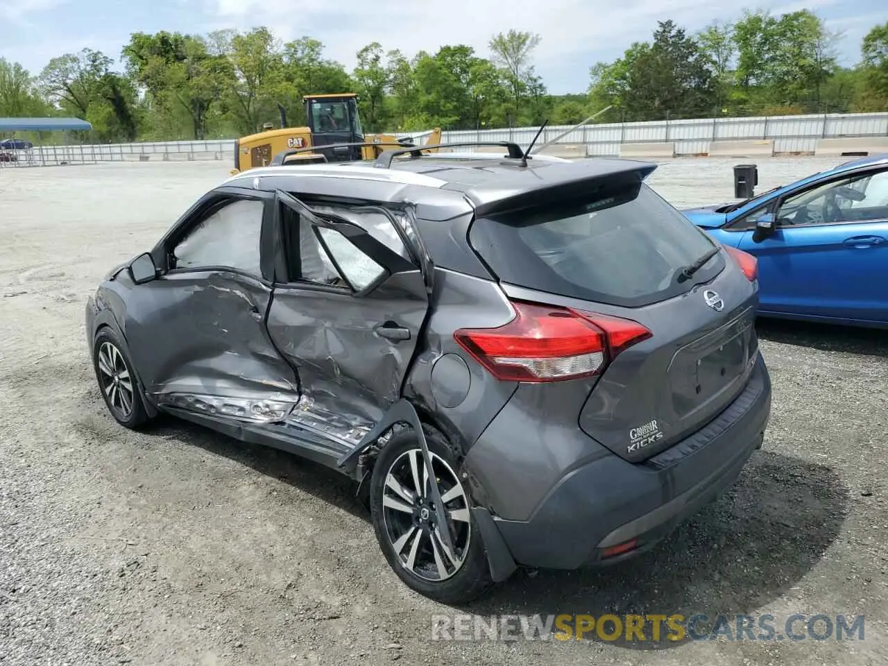 2 fotografías del automóvil dañado 3N1CP5CU1KL526957 NISSAN KICKS 2019