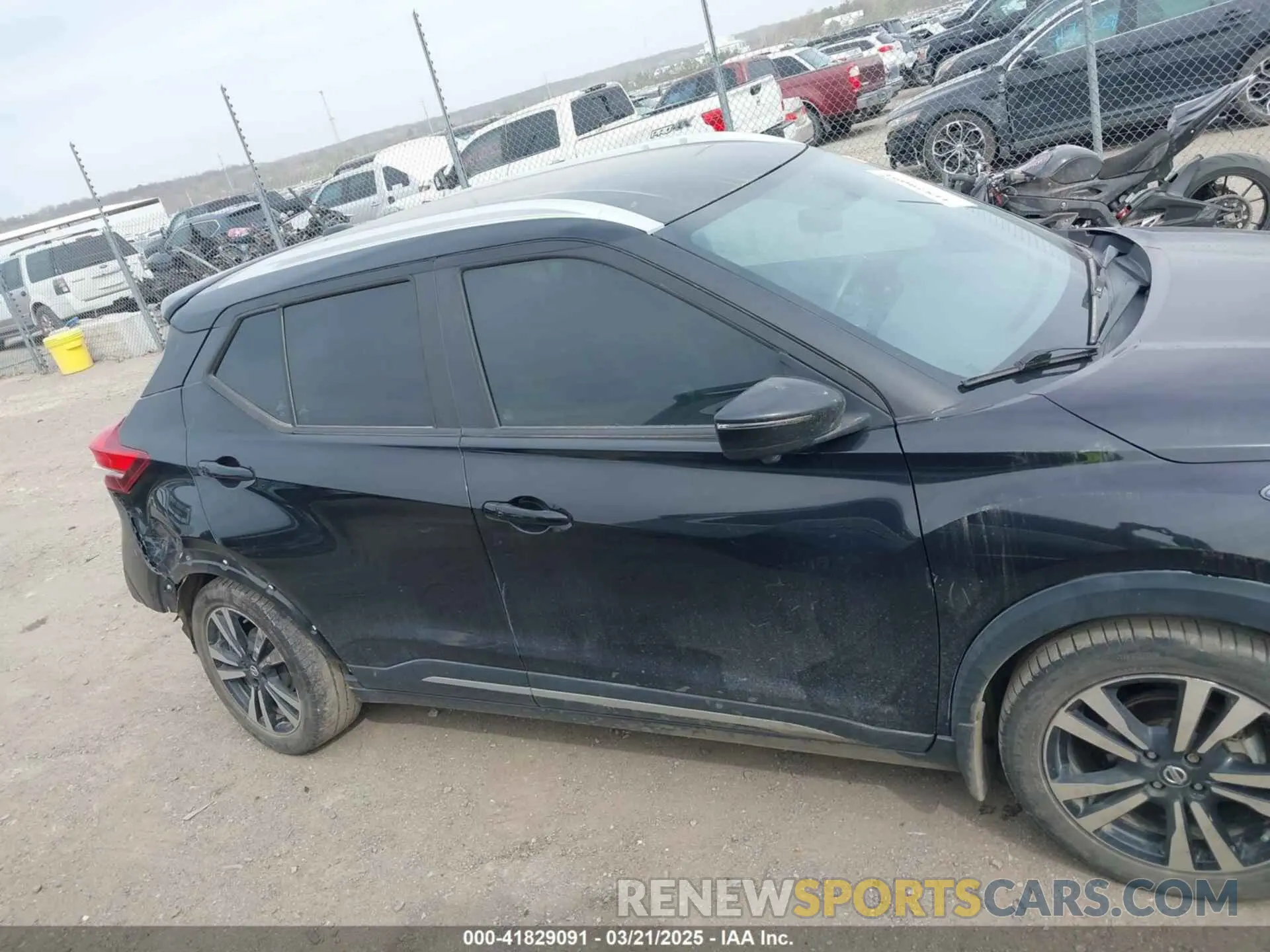 14 fotografías del automóvil dañado 3N1CP5CU1KL556105 NISSAN KICKS 2019