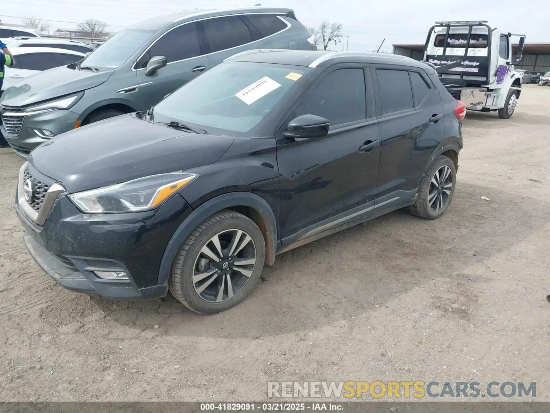 2 fotografías del automóvil dañado 3N1CP5CU1KL556105 NISSAN KICKS 2019