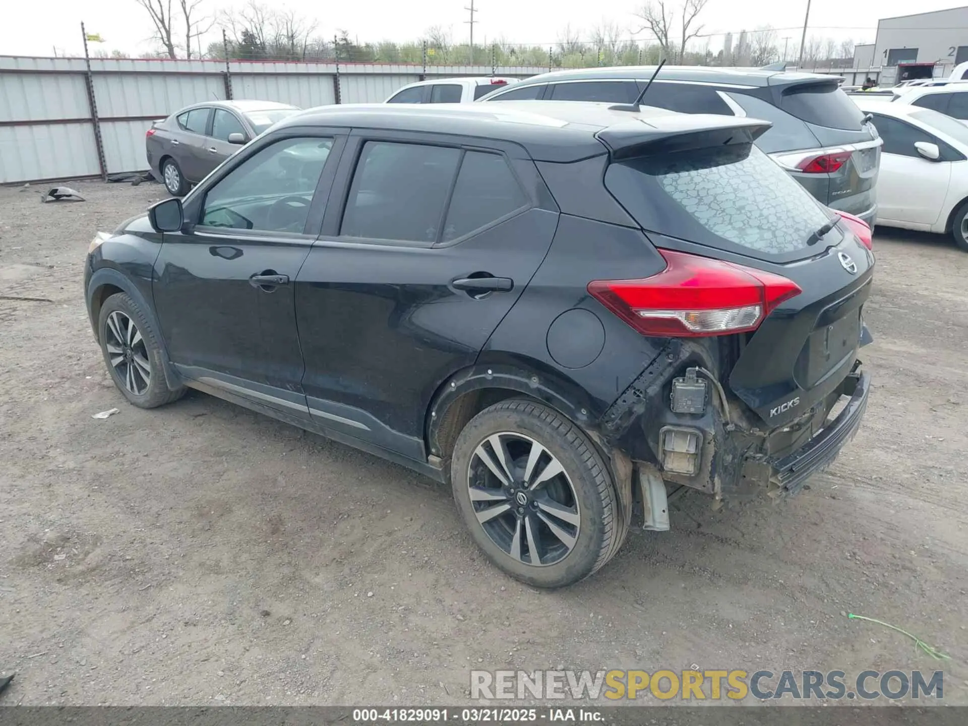 3 fotografías del automóvil dañado 3N1CP5CU1KL556105 NISSAN KICKS 2019