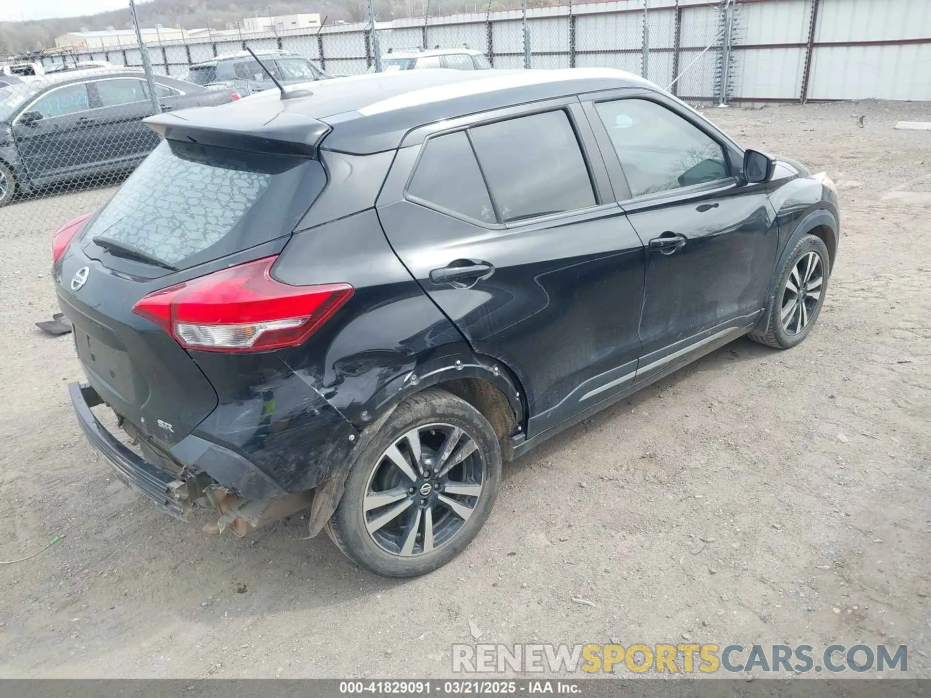 4 fotografías del automóvil dañado 3N1CP5CU1KL556105 NISSAN KICKS 2019