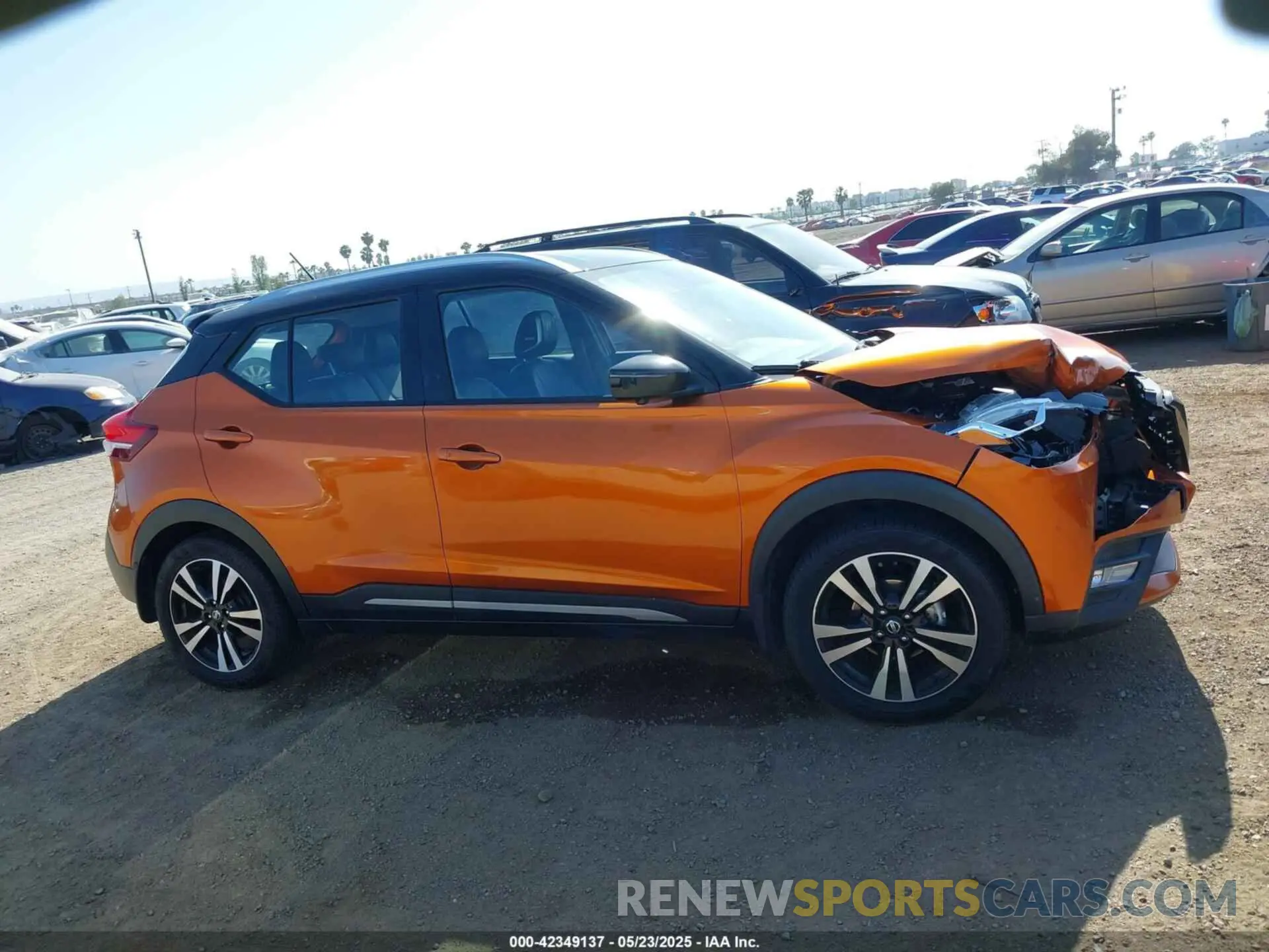 14 fotografías del automóvil dañado 3N1CP5CU1KL567444 NISSAN KICKS 2019