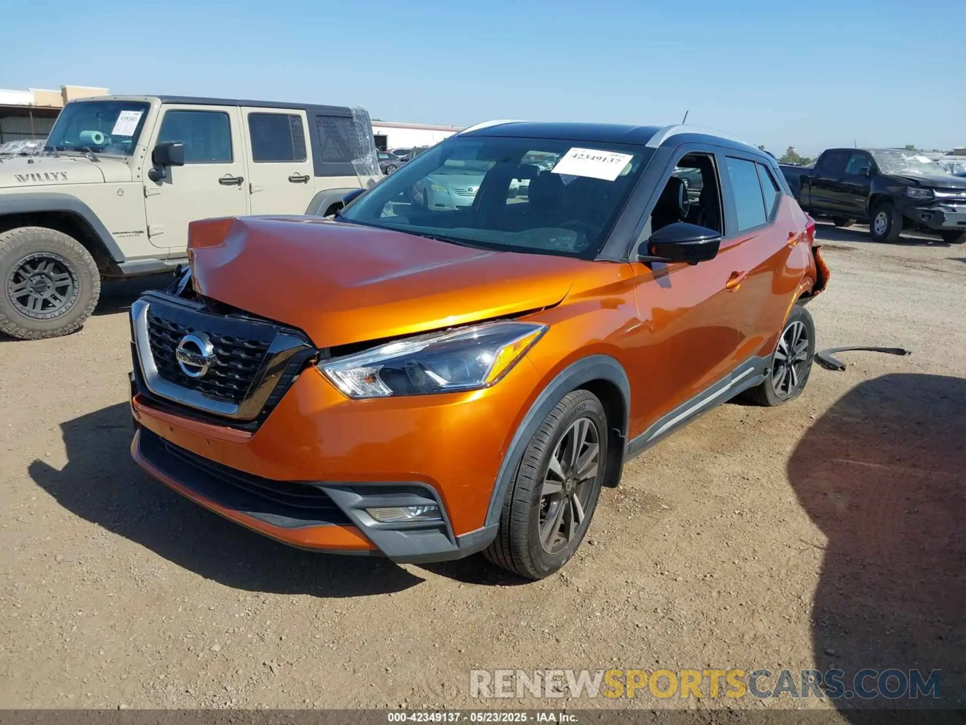 2 fotografías del automóvil dañado 3N1CP5CU1KL567444 NISSAN KICKS 2019